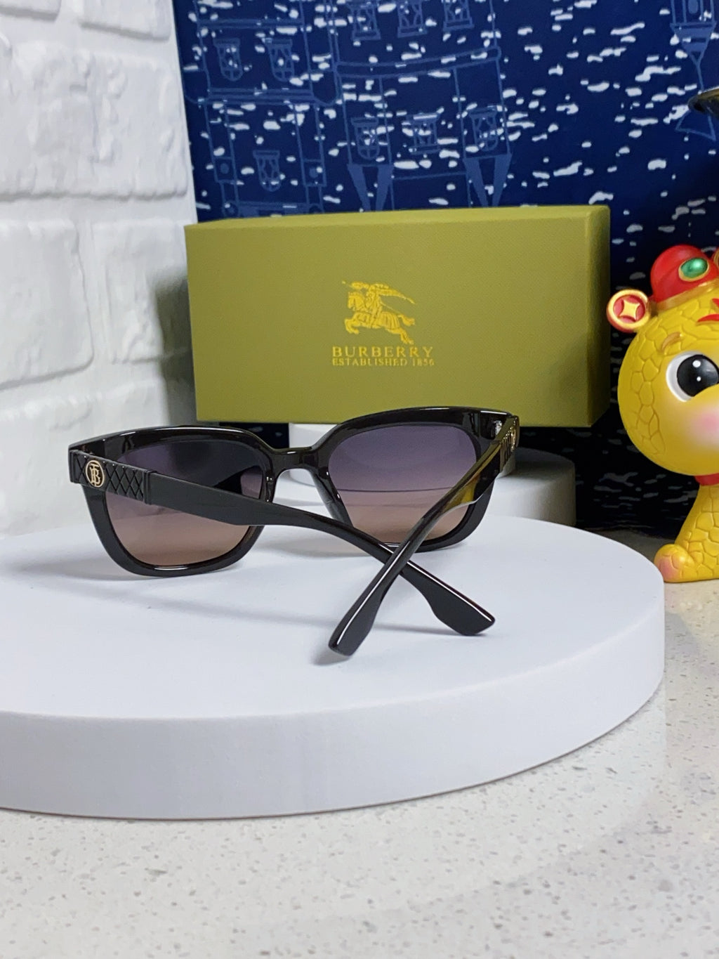 Burberry Polarized Fashion Silver Lens Sunglasses for Men & Women - 399109 - detail image 3