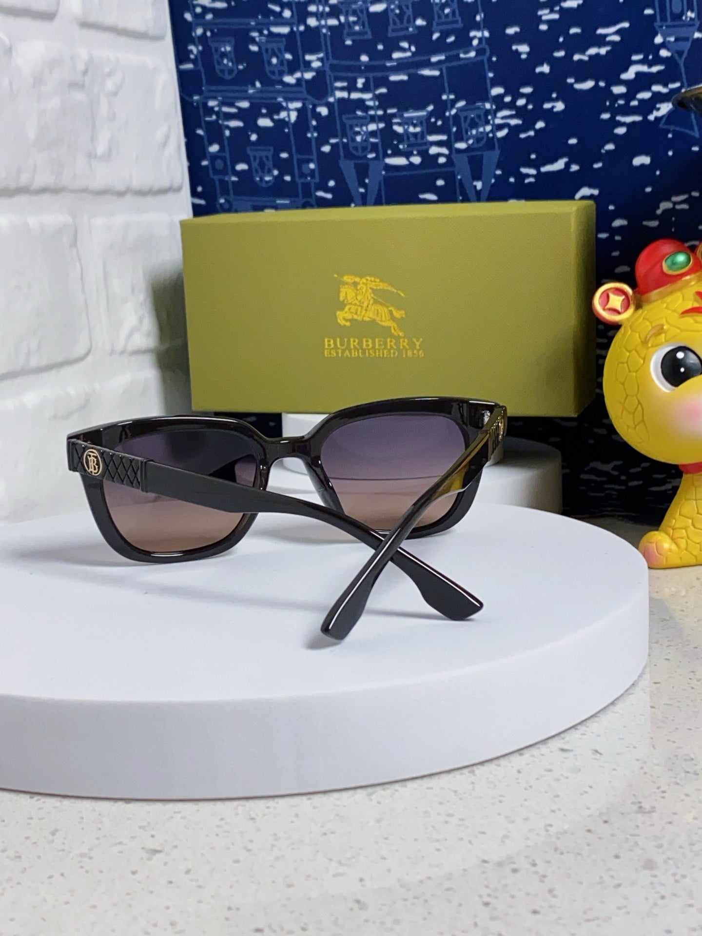 Burberry Polarized Fashion Silver Lens Sunglasses for Men & Women - 399109 - detail image 3