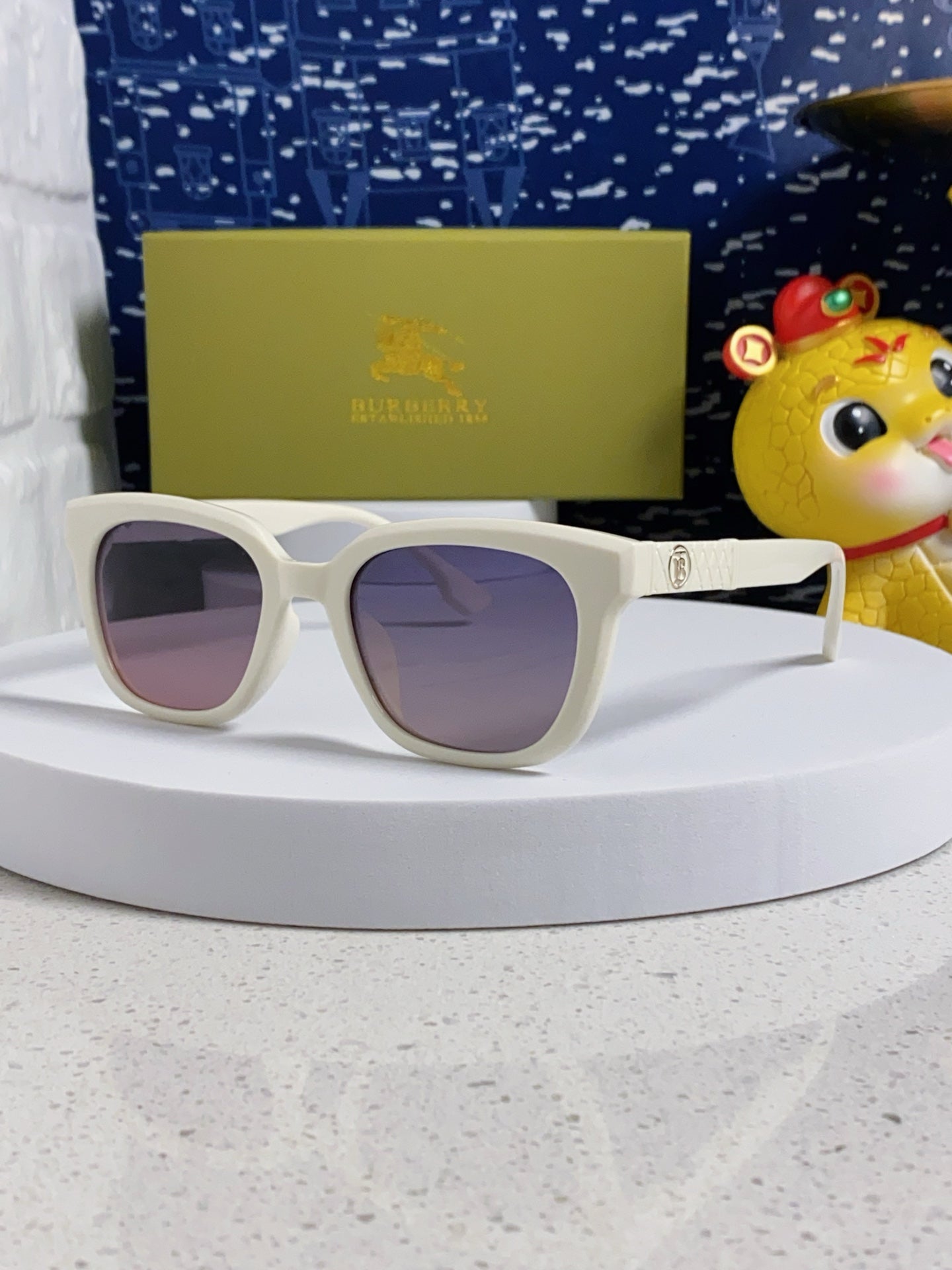 Burberry Polarized Fashion Silver Lens Sunglasses for Men & Women - 399111