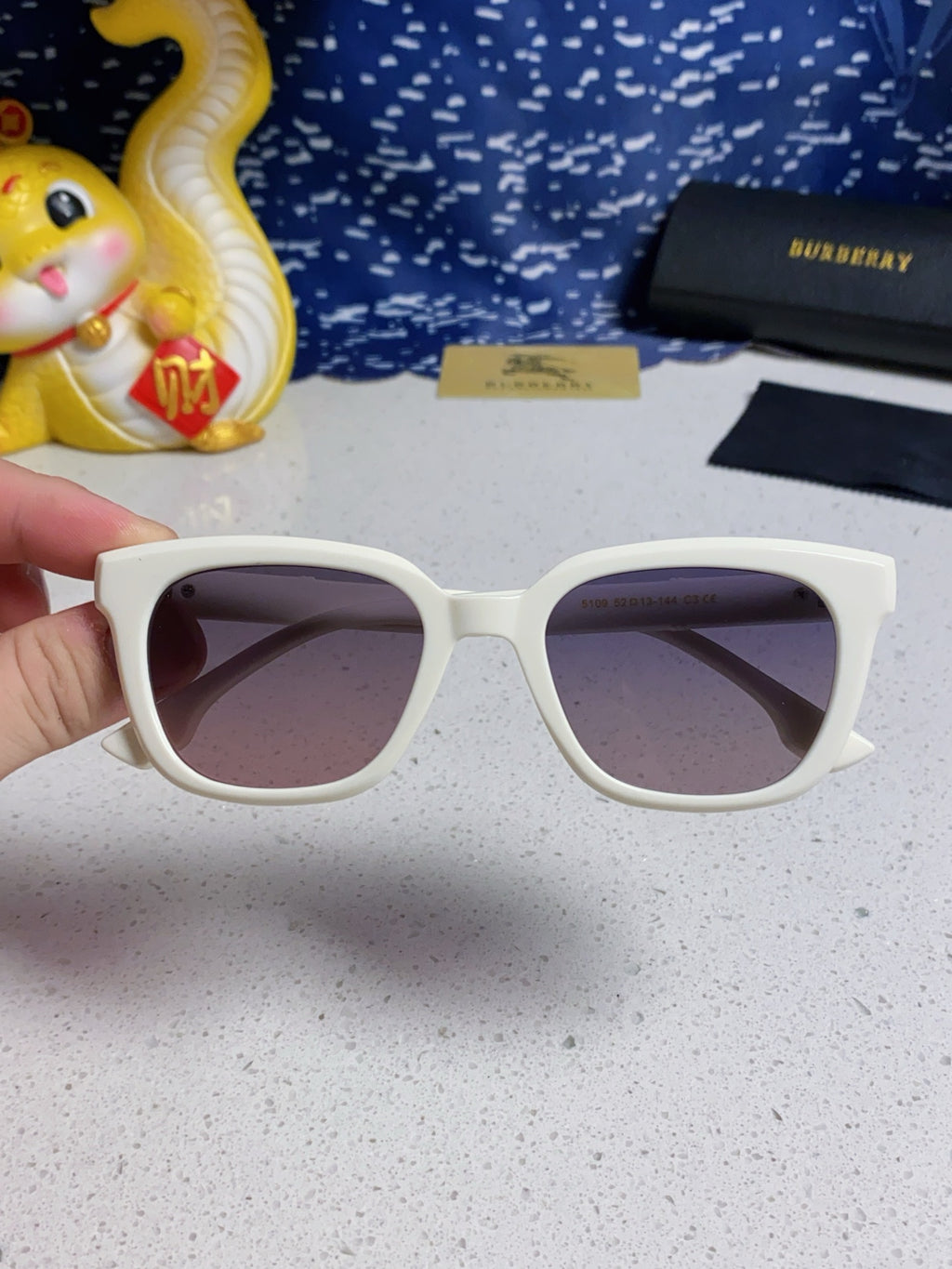 Burberry Polarized Fashion Silver Lens Sunglasses for Men & Women - 399111 - detail image 4
