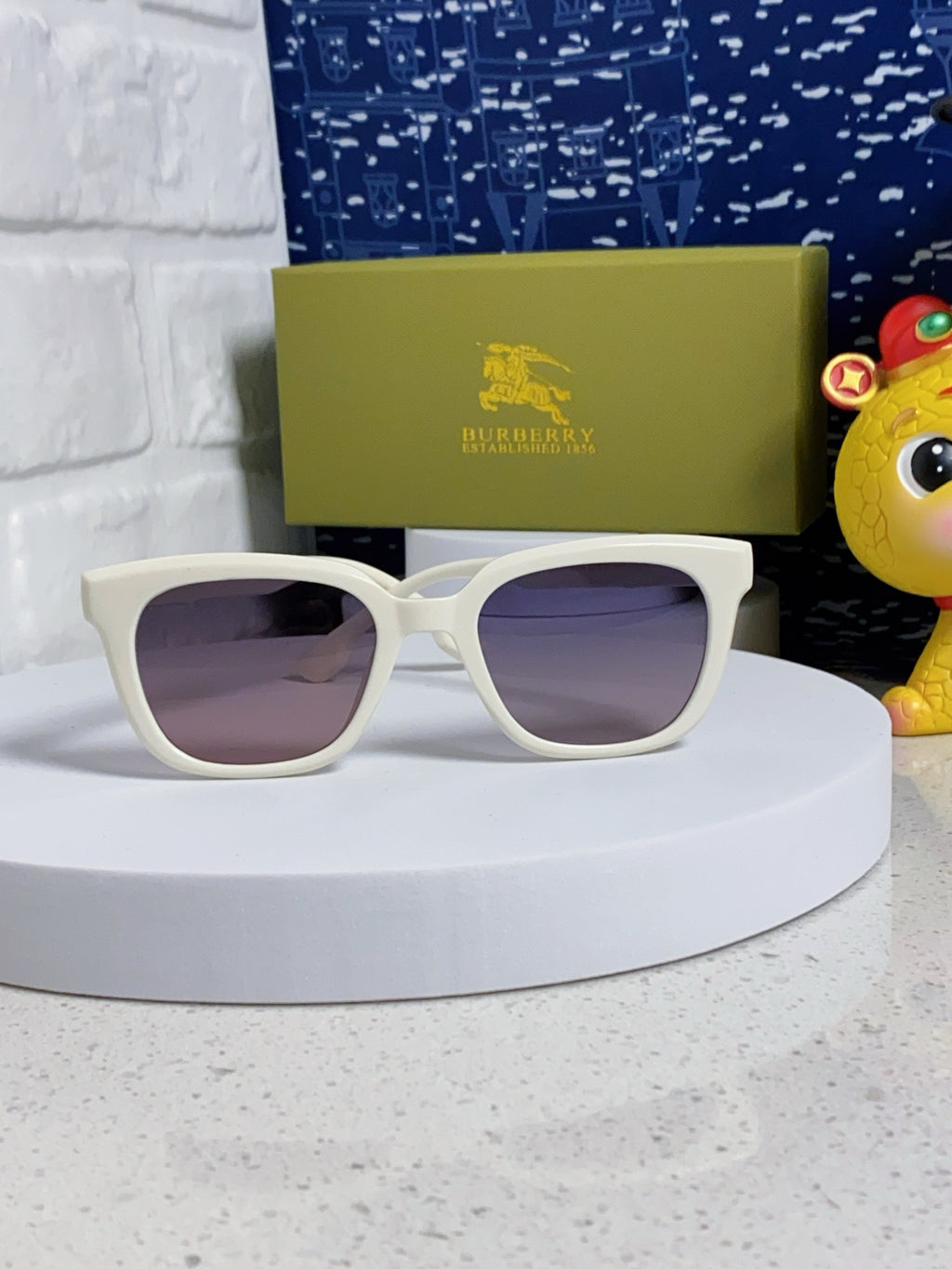Burberry Polarized Fashion Silver Lens Sunglasses for Men & Women - 399111 - detail image 2