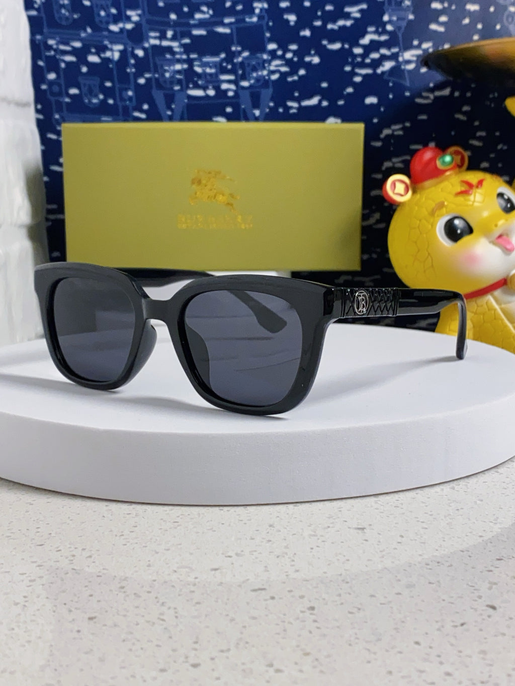 Burberry Polarized Fashion Silver Lens Sunglasses for Men & Women