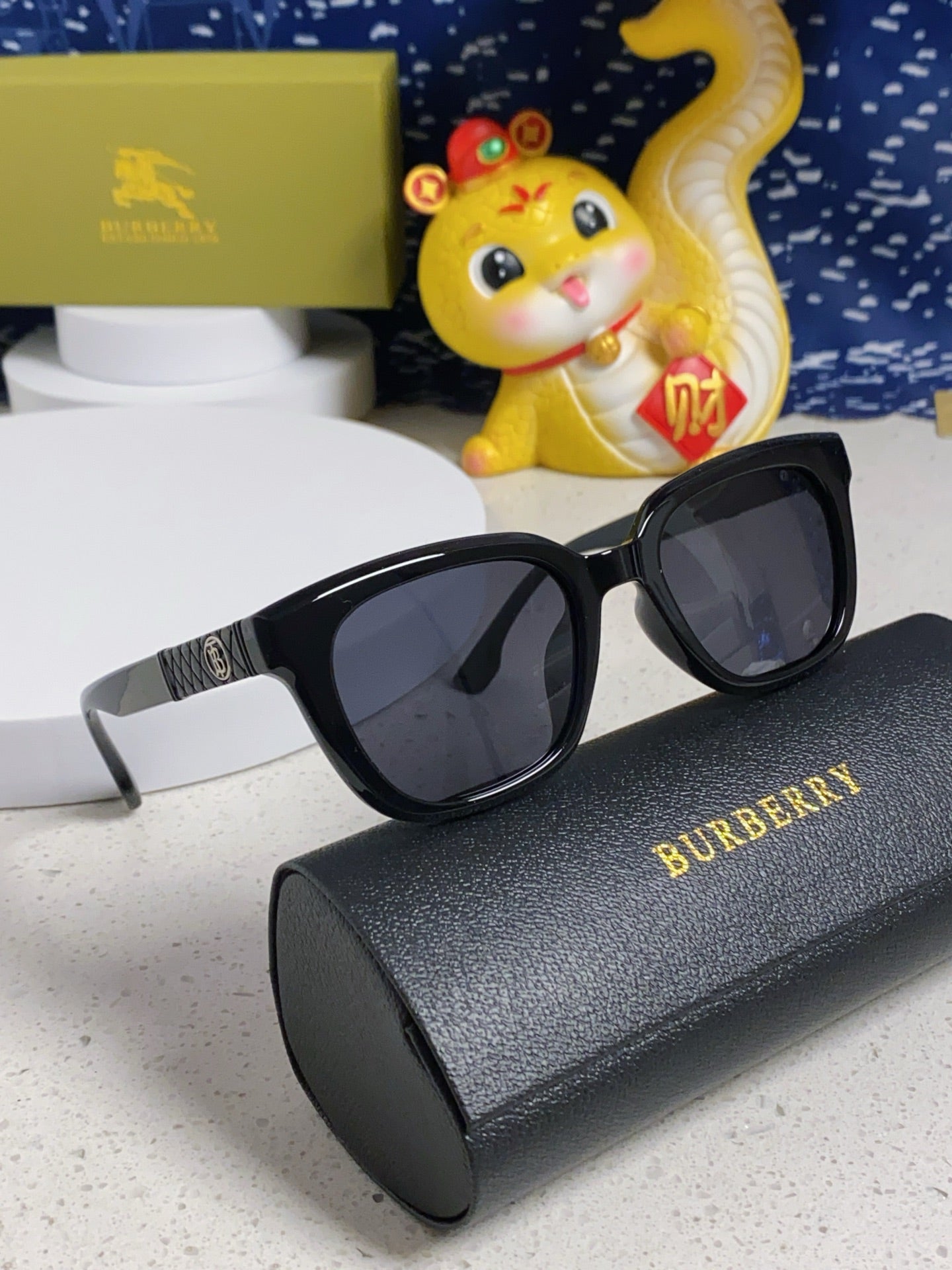 Burberry Polarized Fashion Silver Lens Sunglasses for Men & Women - detail image 9