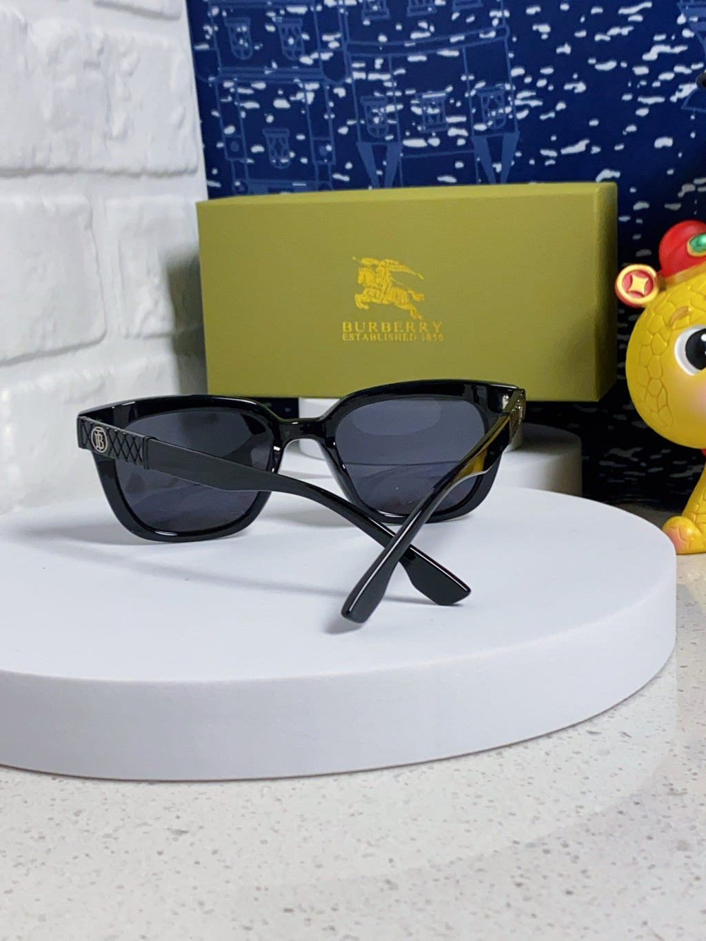 Burberry Polarized Fashion Silver Lens Sunglasses for Men & Women - detail image 3