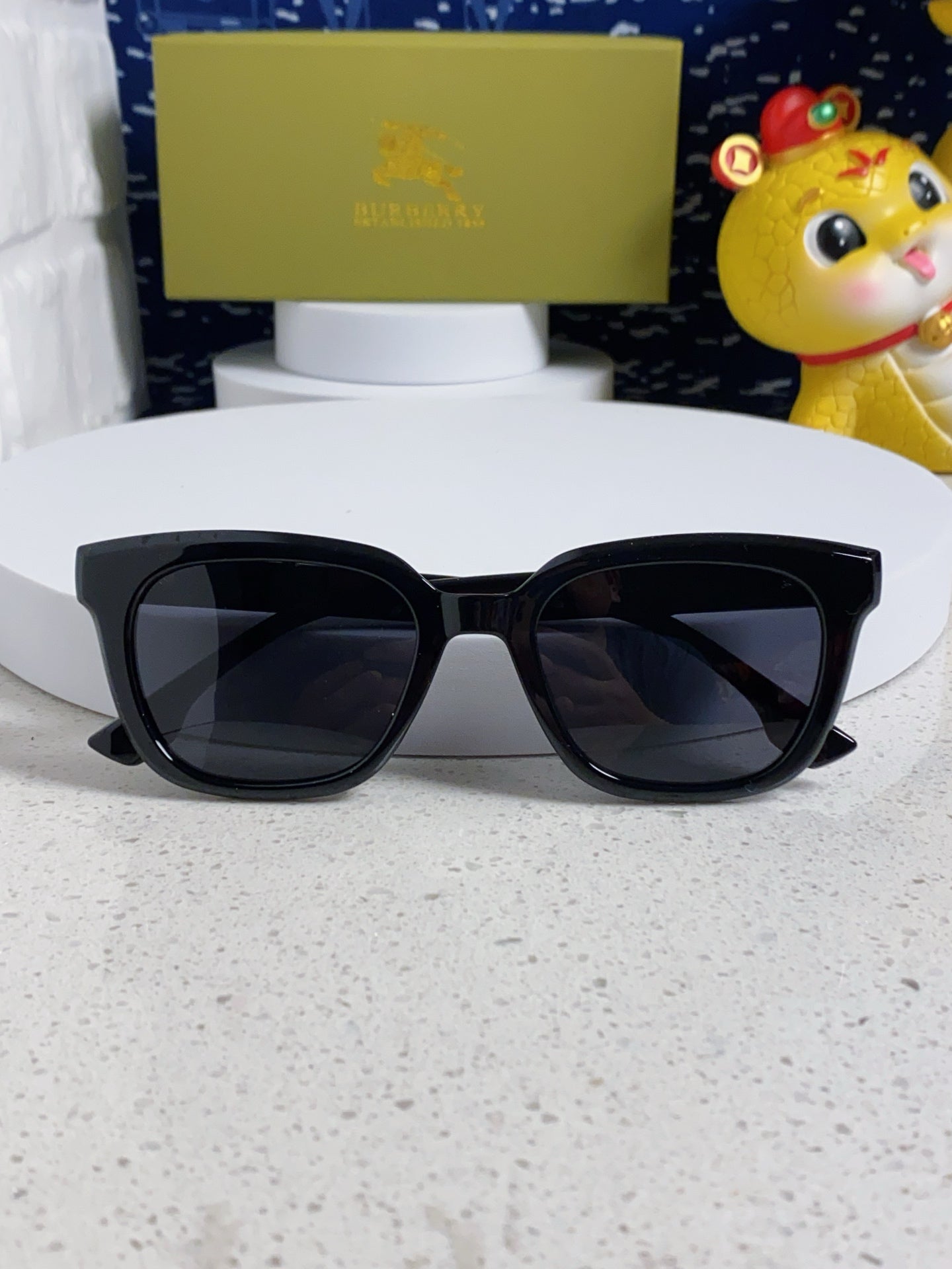 Burberry Polarized Fashion Silver Lens Sunglasses for Men & Women - detail image 8