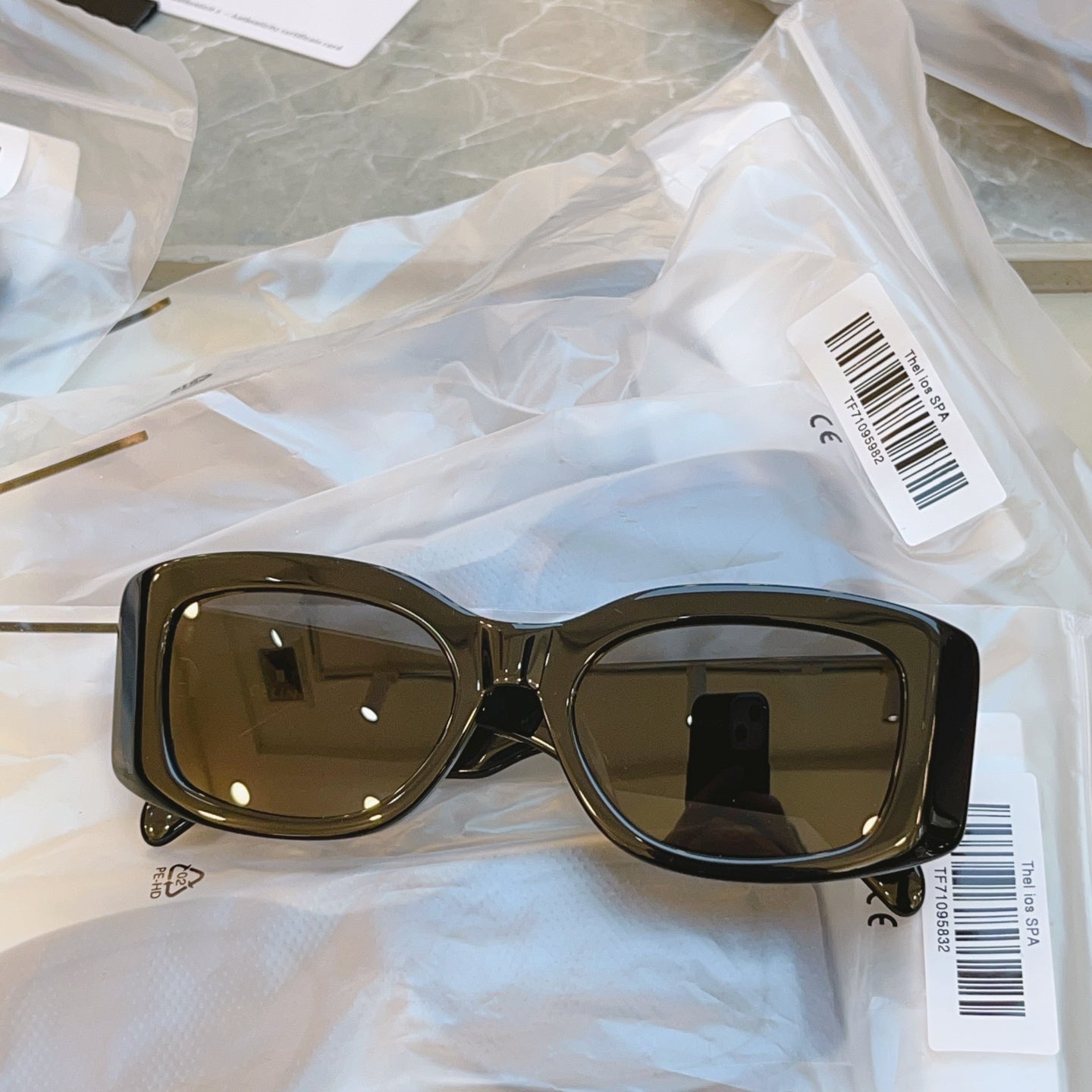 Celine CL40282U Fashion Gray Lens Sunglasses for Men & Women - 449255 - detail image 4