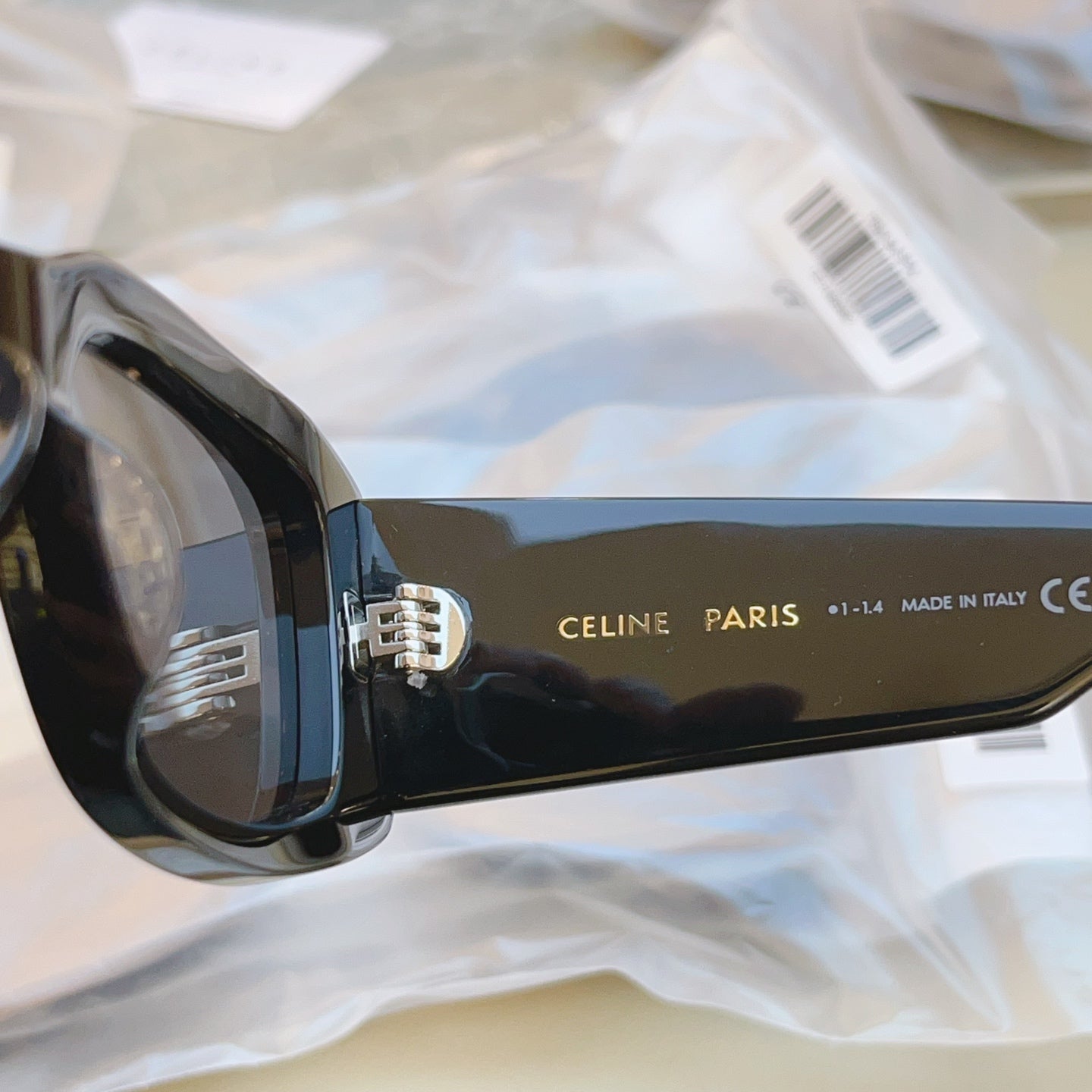 Celine CL40282U Fashion Gray Lens Sunglasses for Men & Women - 449255 - detail image 6