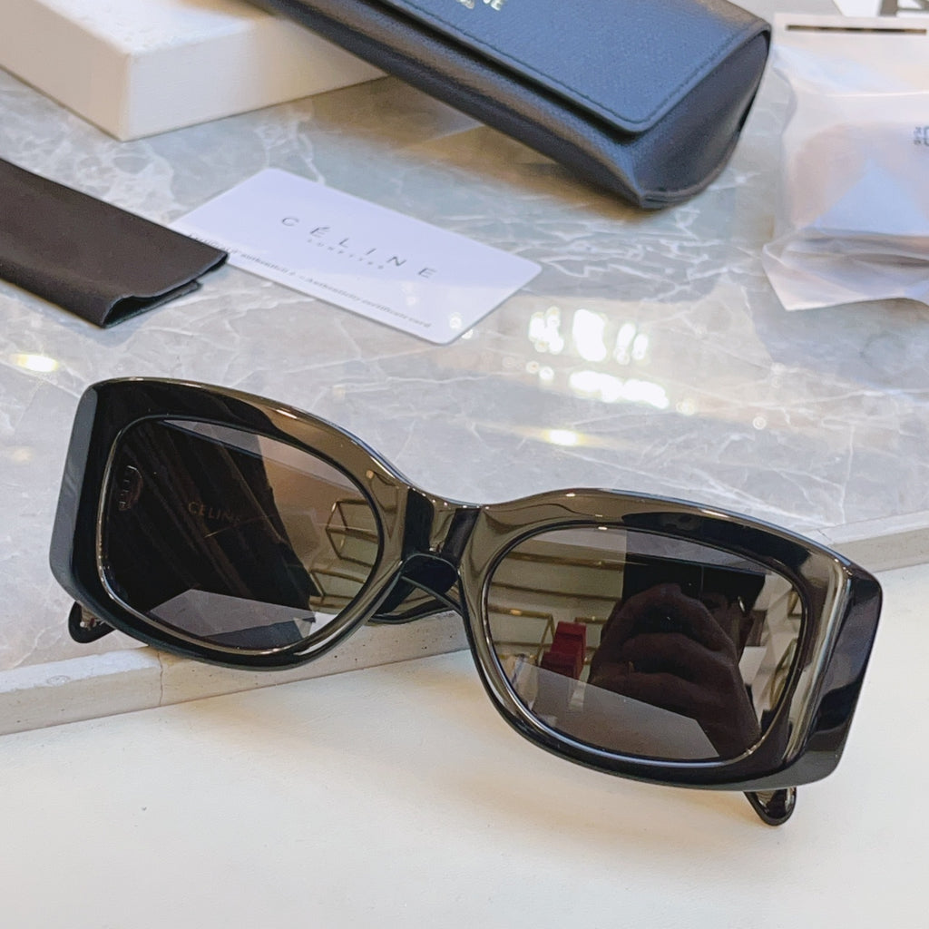Celine CL40282U Fashion Gray Lens Sunglasses for Men & Women - 449255 - detail image 3