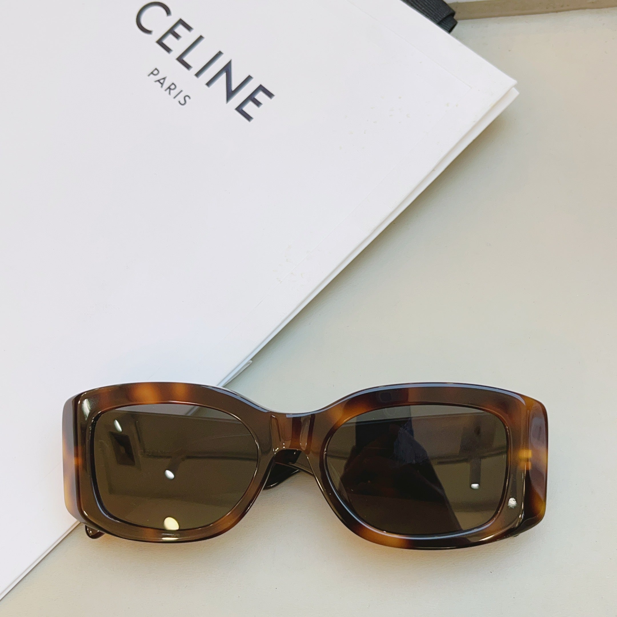 Celine CL40282U Fashion Brown Lens Sunglasses for Men & Women - 449256 - detail image 2