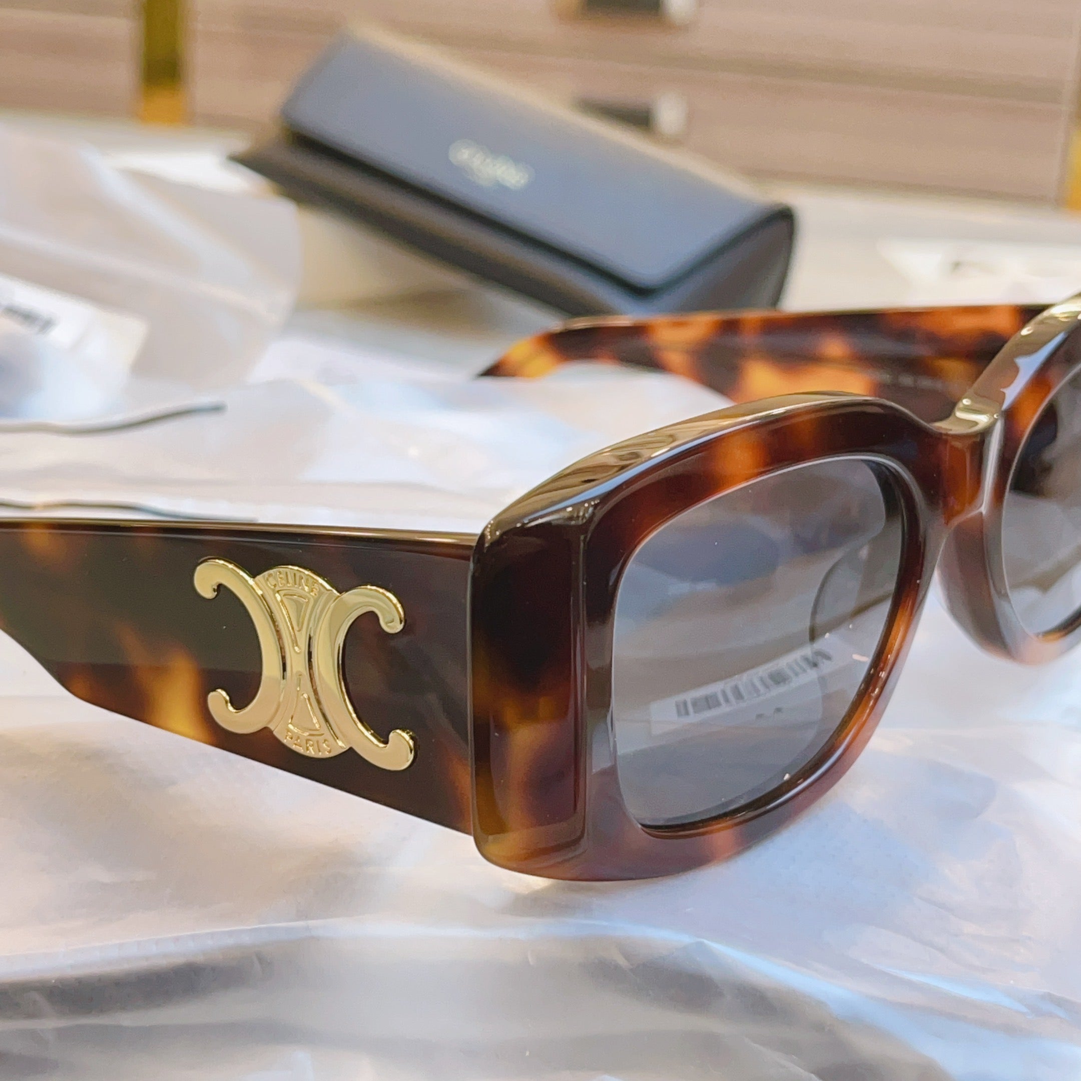 Celine CL40282U Fashion Brown Lens Sunglasses for Men & Women - 449256 - detail image 8