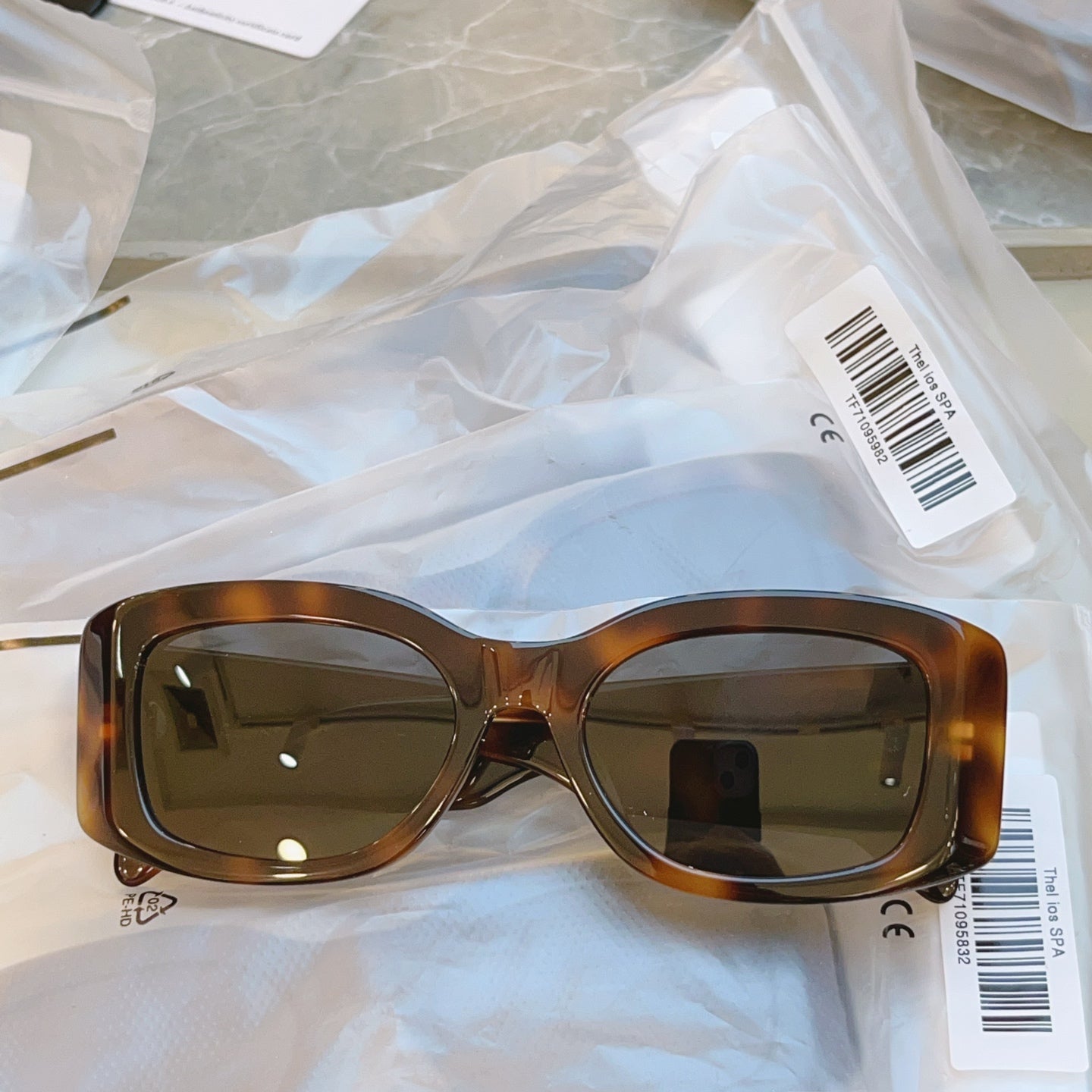 Celine CL40282U Fashion Brown Lens Sunglasses for Men & Women - 449256 - detail image 4