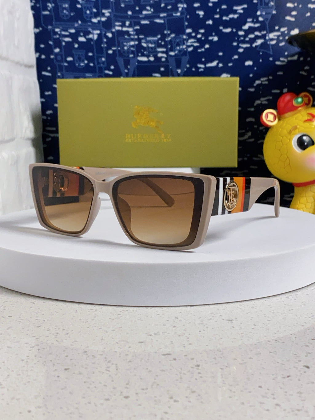 Burberry Fashion Brown Lens Sunglasses for Men & Women - 416034
