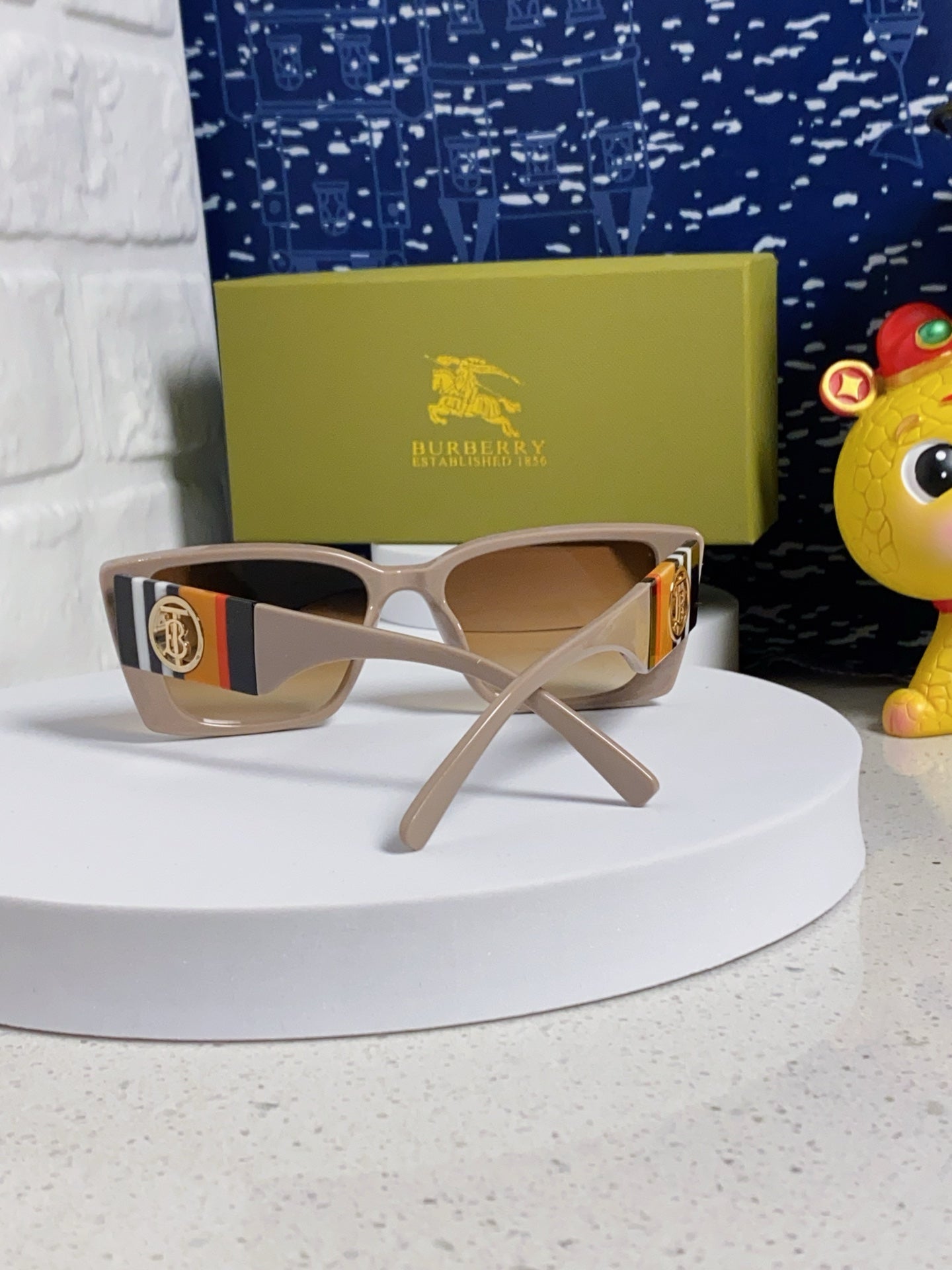 Burberry Fashion Brown Lens Sunglasses for Men & Women - 416034 - detail image 3