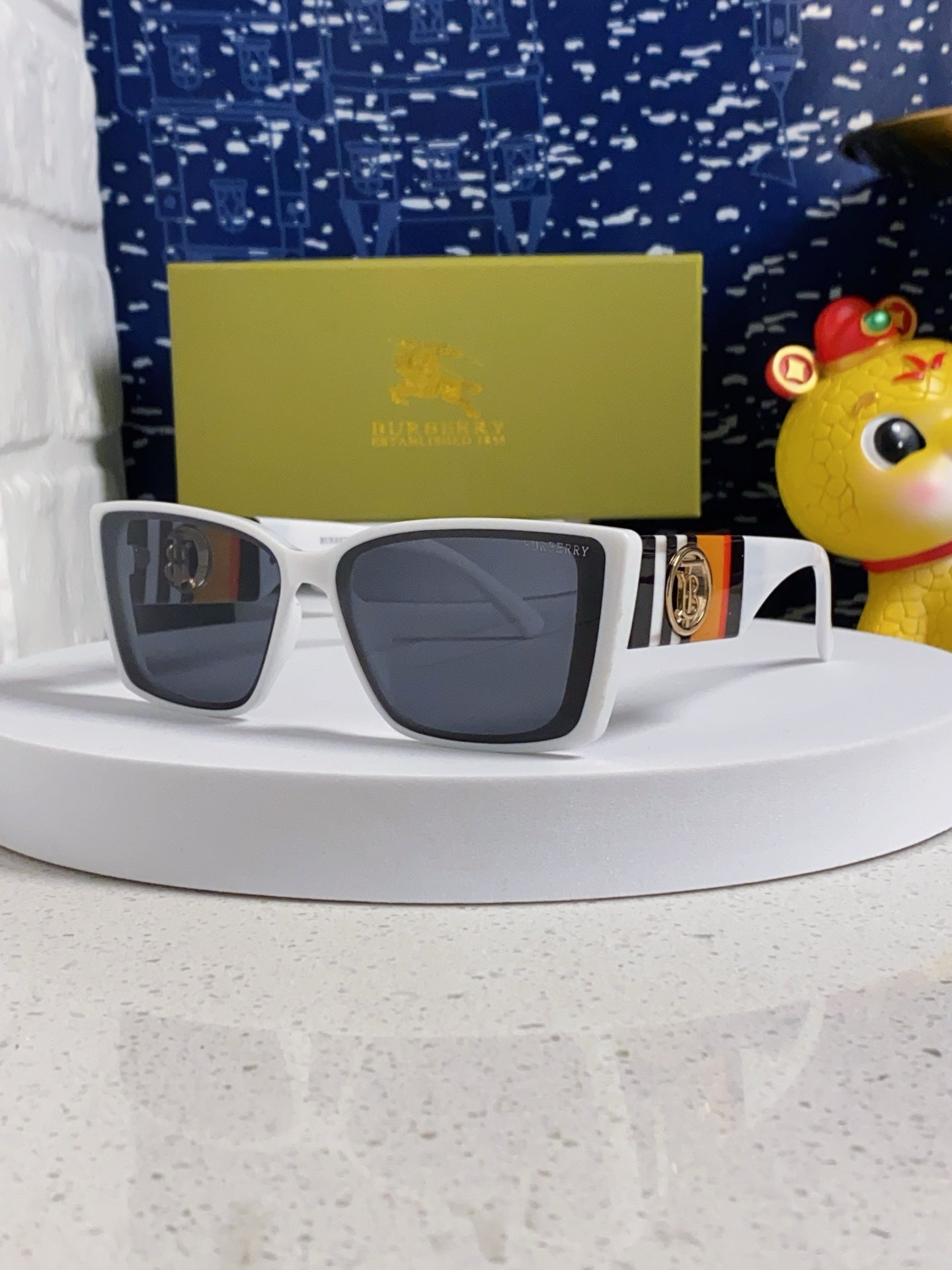 Burberry Fashion Silver Lens Sunglasses for Men & Women - 449585