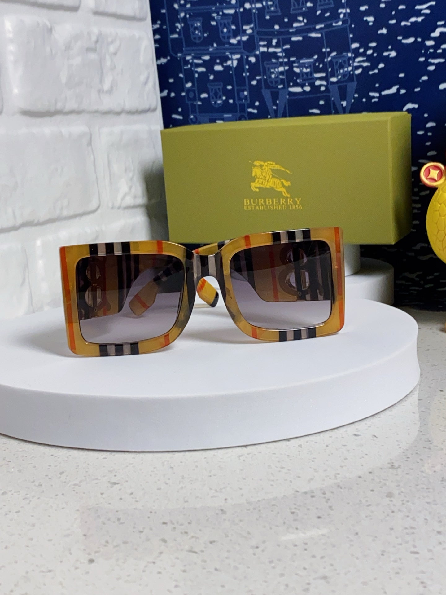 Burberry Oversized Brown Lens Sunglasses for Men & Women - 416027 - detail image 2