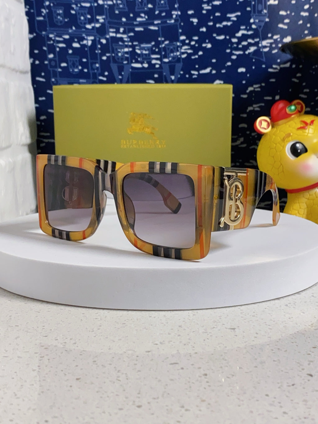 Burberry Oversized Brown Lens Sunglasses for Men & Women - 449577