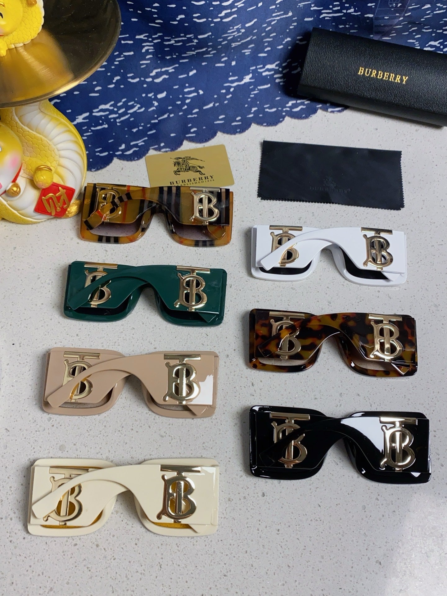 Burberry Oversized Brown Lens Sunglasses for Men & Women - 449579 - detail image 9
