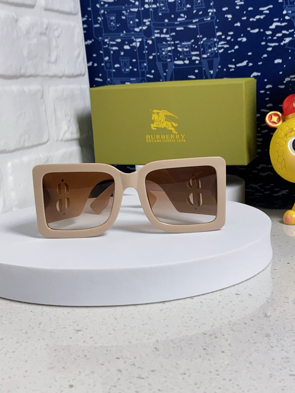 Burberry Oversized Brown Lens Sunglasses for Men & Women - 449579 - detail image 2