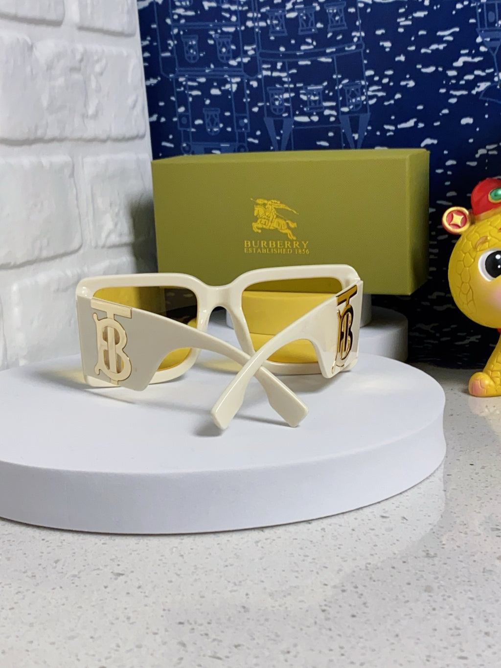 Burberry Oversized Orange Lens Sunglasses for Men & Women - detail image 3
