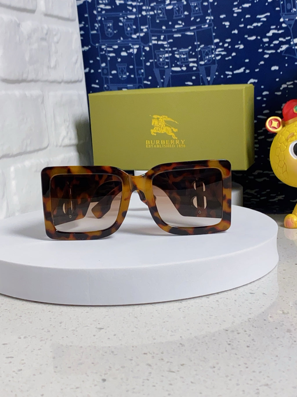 Burberry Oversized Brown Lens Sunglasses for Men & Women - 416032 - detail image 3