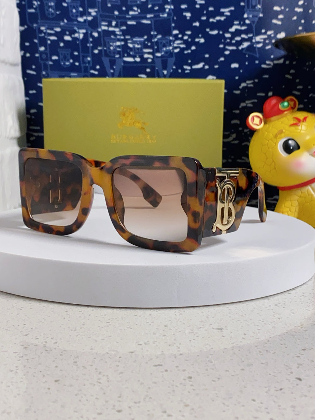 Burberry Oversized Brown Lens Sunglasses for Men & Women - 449582 - detail image 2