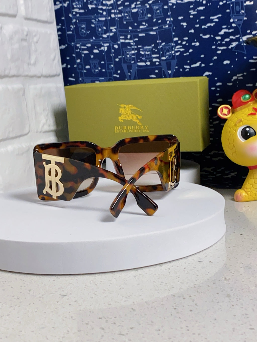 Burberry Oversized Brown Lens Sunglasses for Men & Women - 416032 - detail image 4