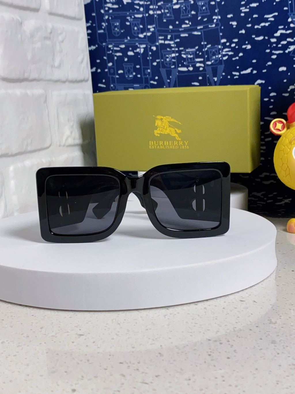 Burberry Oversized Gold Lens Sunglasses for Men & Women - 416033 - detail image 3