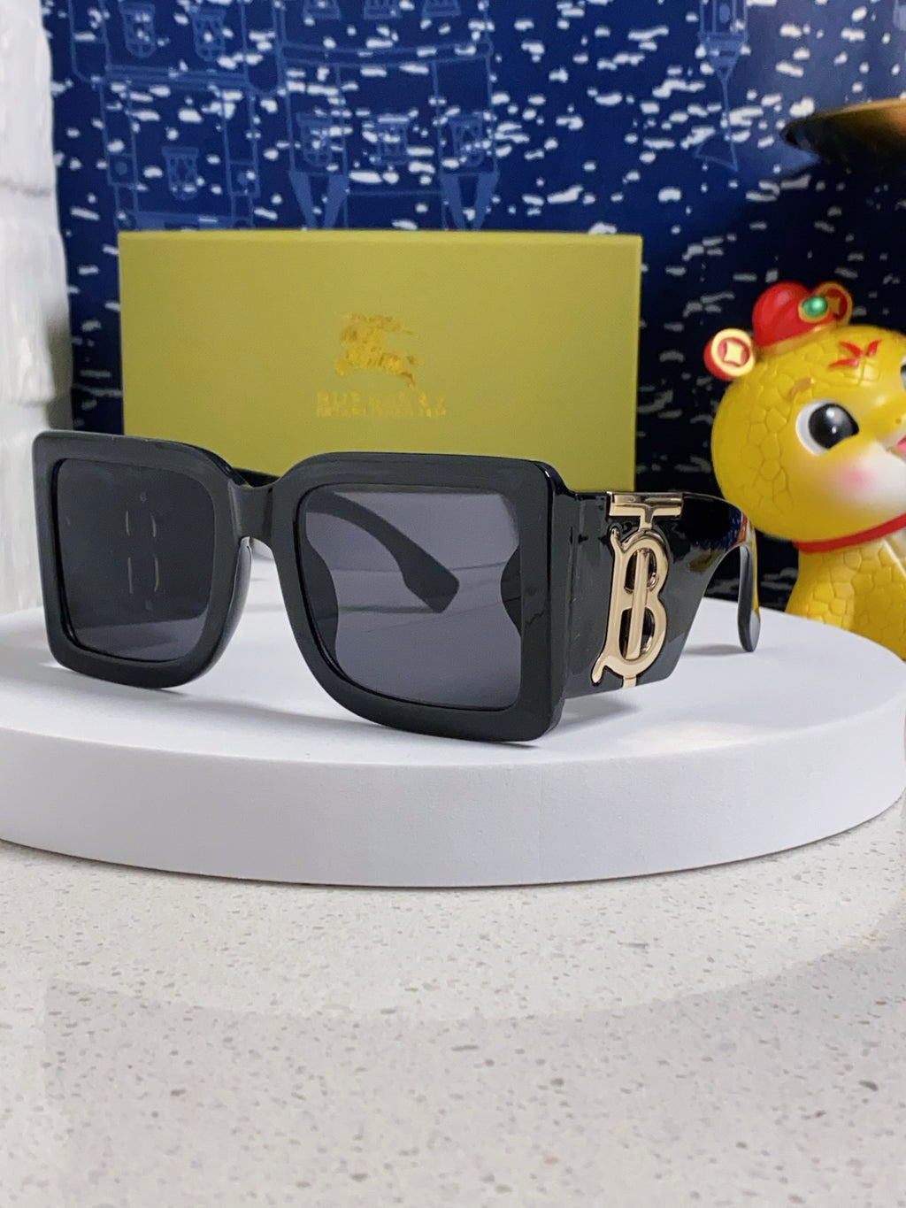 Burberry Oversized Gold Lens Sunglasses for Men & Women - 449583 - detail image 2