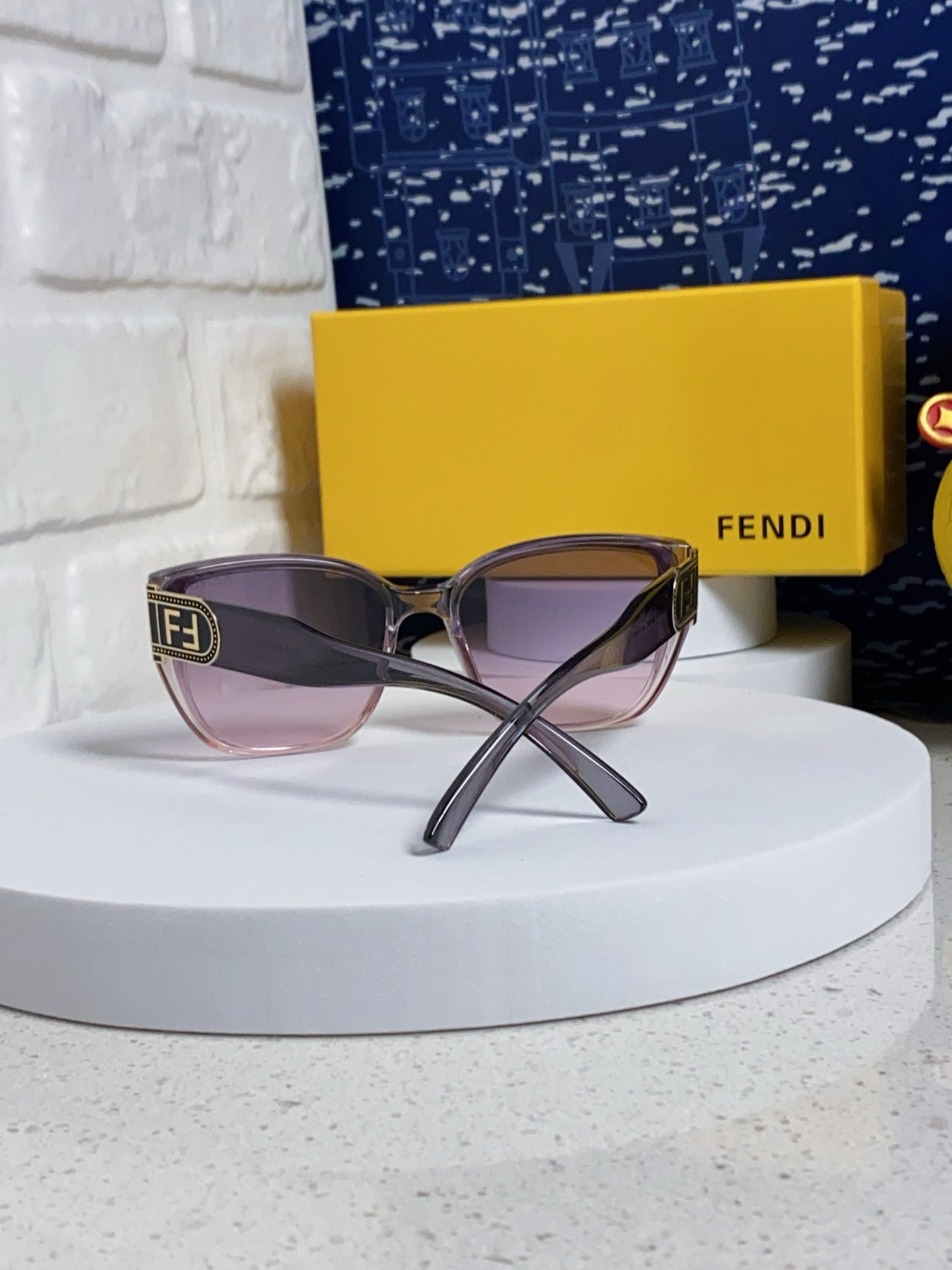 Fendi Polarized Cat-Eye Silver Lens Sunglasses for Men & Women - 449813 - detail image 3