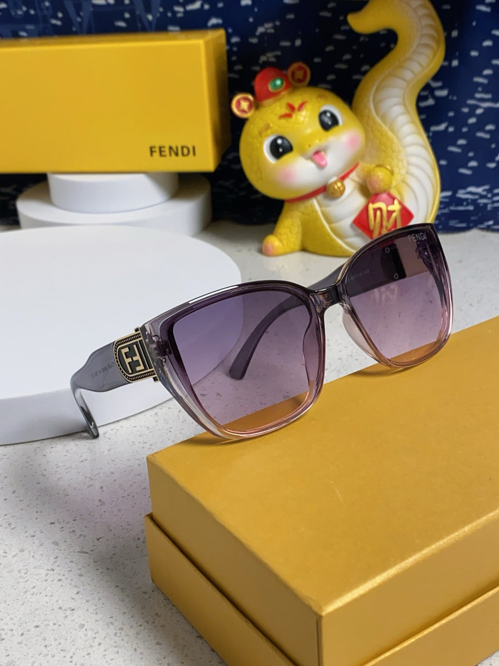 Fendi Polarized Cat-Eye Silver Lens Sunglasses for Men & Women - 449813 - detail image 10