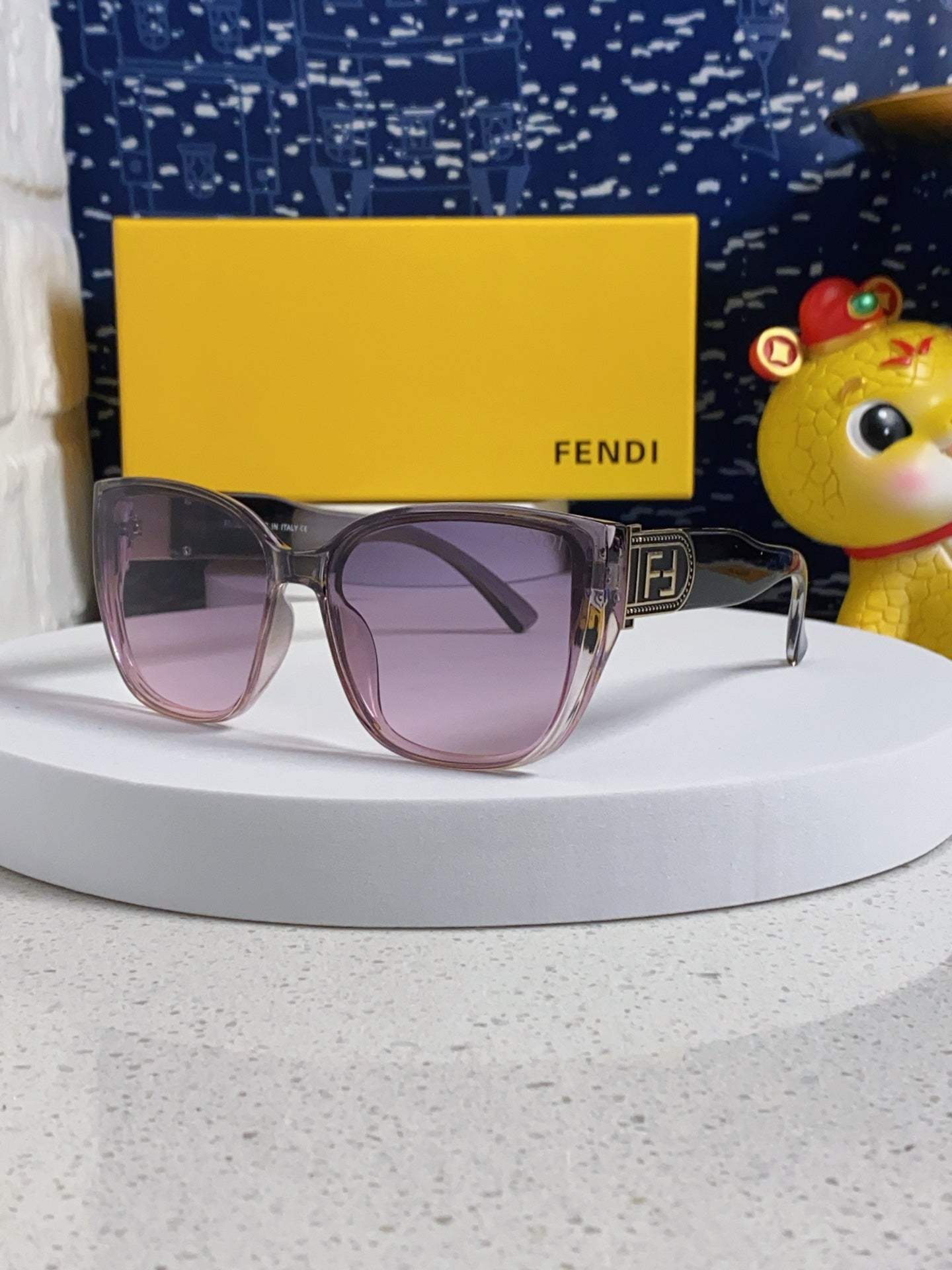 Fendi Polarized Cat-Eye Silver Lens Sunglasses for Men & Women - 449813