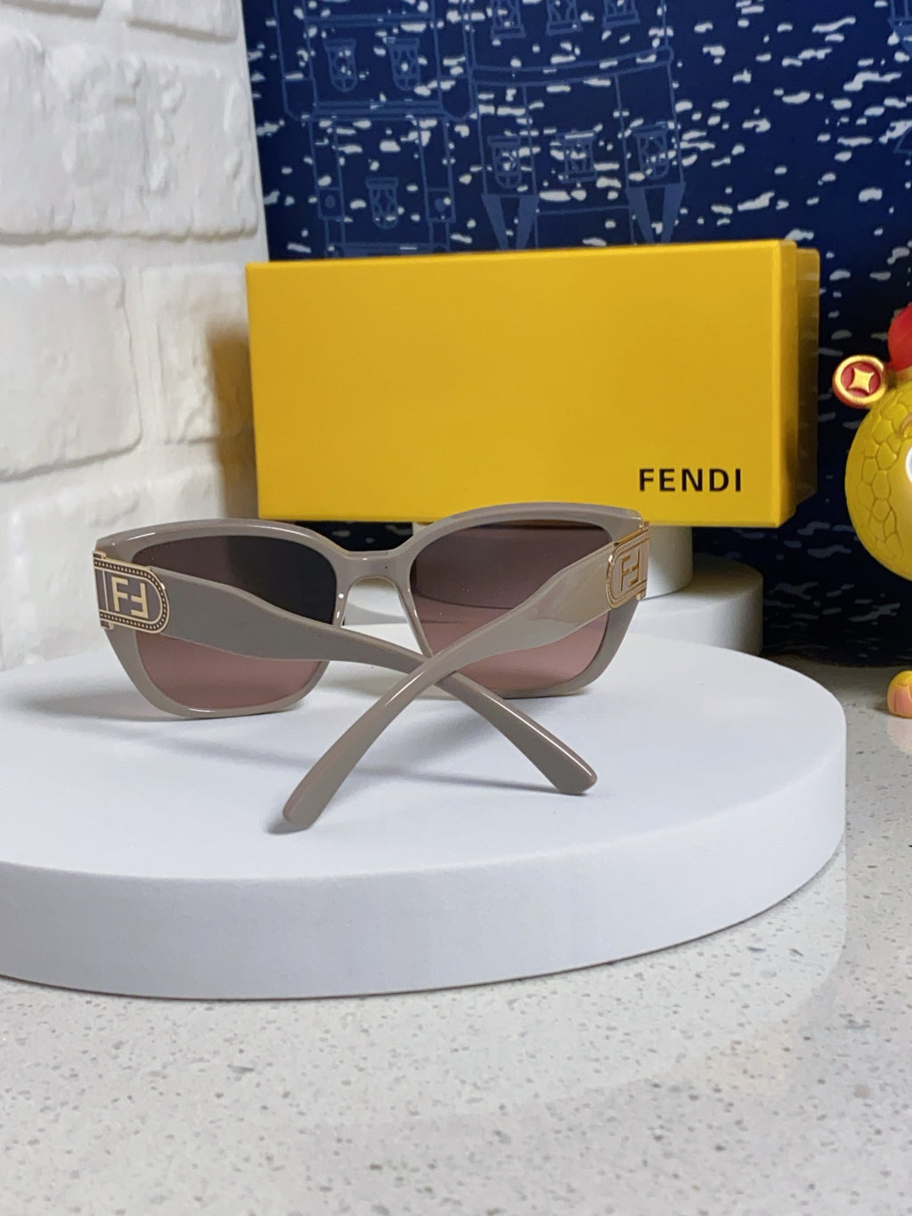 Fendi Polarized Cat-Eye Red Lens Sunglasses for Men & Women - 416314 - detail image 3