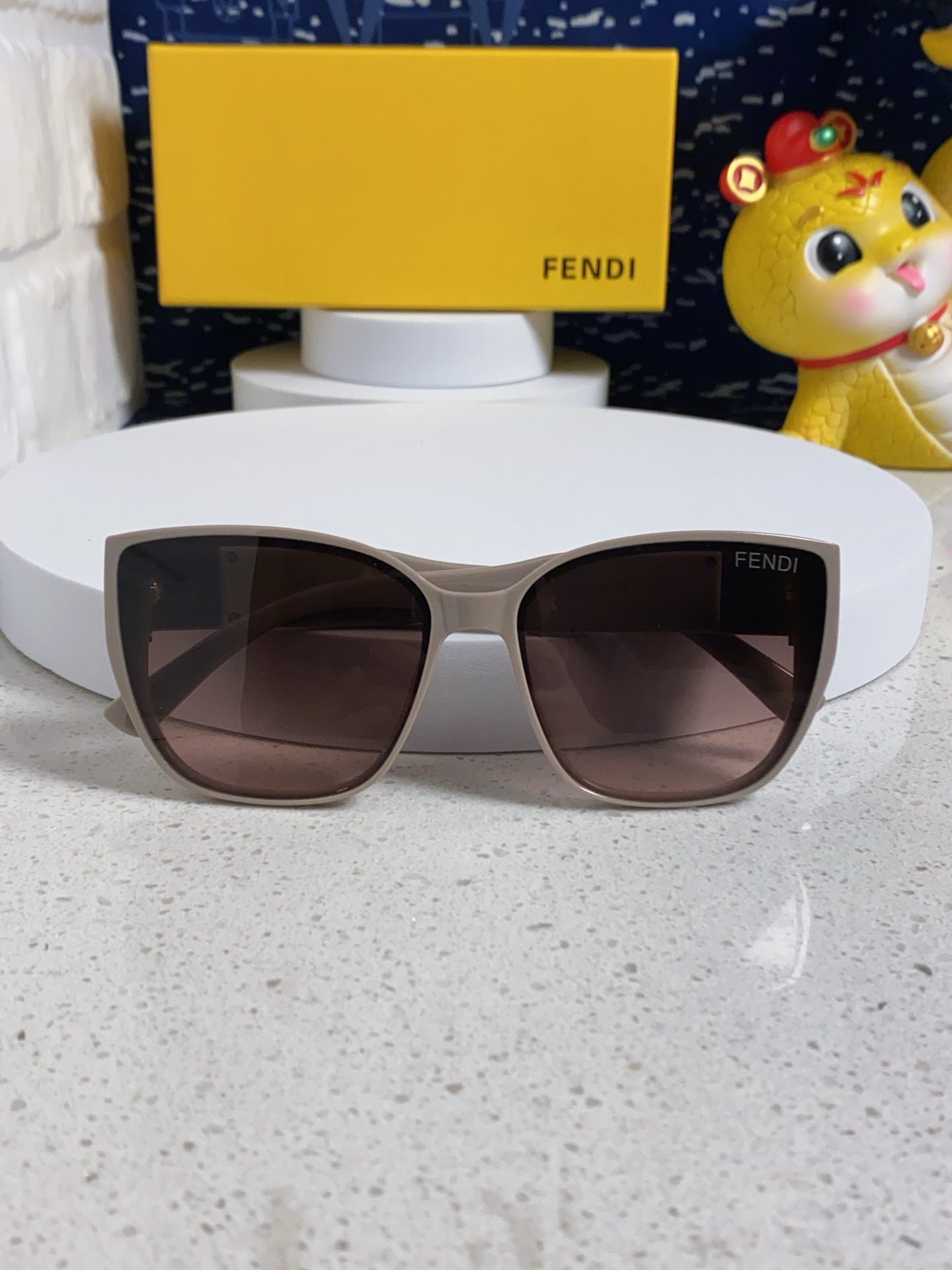 Fendi Polarized Cat-Eye Red Lens Sunglasses for Men & Women - 416314 - detail image 9