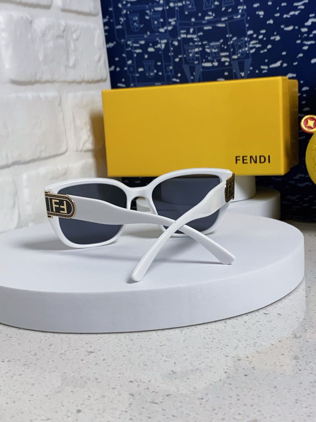 Fendi Polarized Cat-Eye Silver Lens Sunglasses for Men & Women - 416315 - detail image 3
