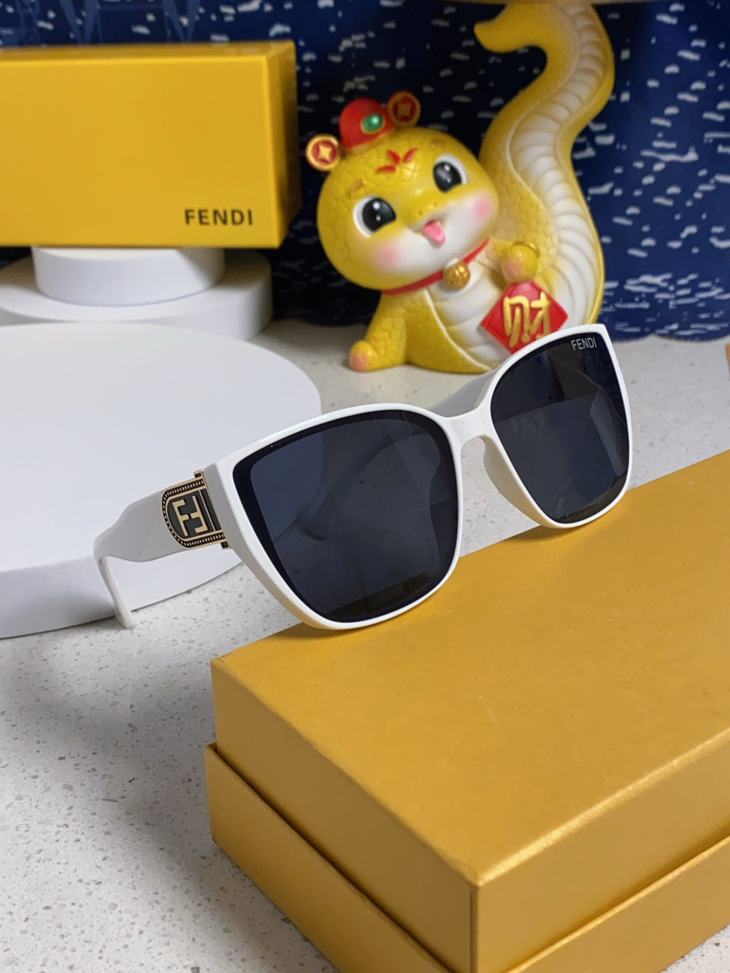 Fendi Polarized Cat-Eye Silver Lens Sunglasses for Men & Women - 416315 - detail image 10
