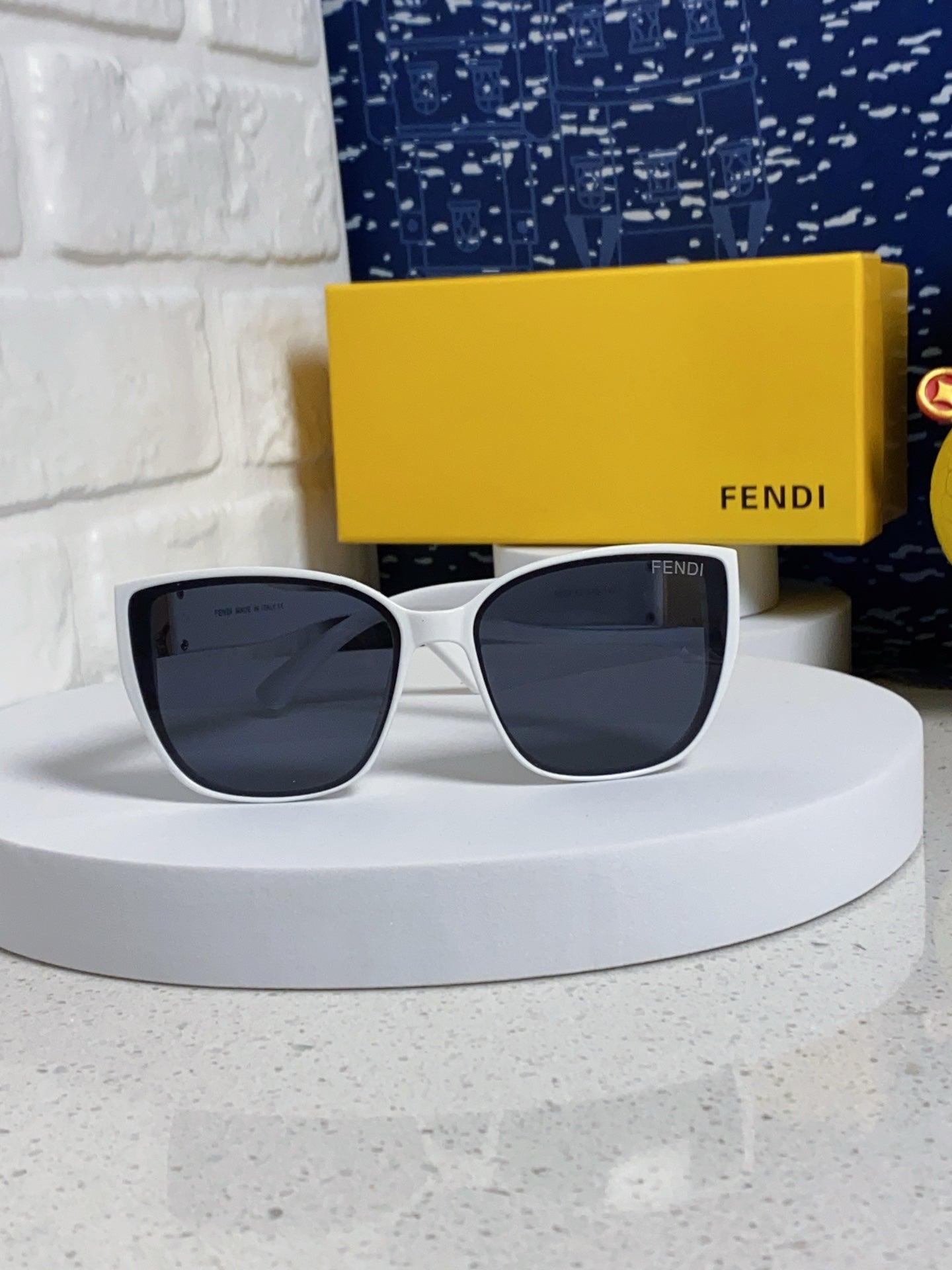 Fendi Polarized Cat-Eye Silver Lens Sunglasses for Men & Women - 449816 - detail image 2