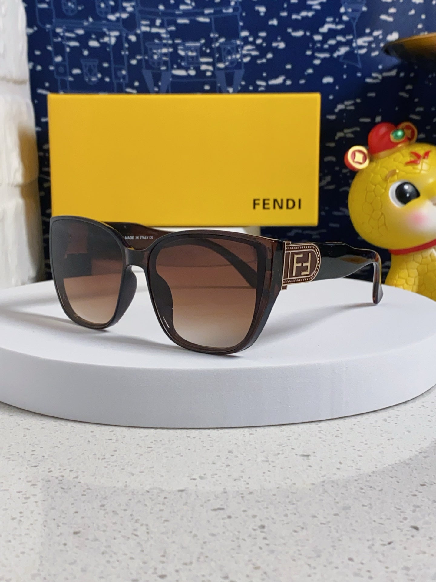 Fendi Polarized Cat-Eye Brown Lens Sunglasses for Men & Women