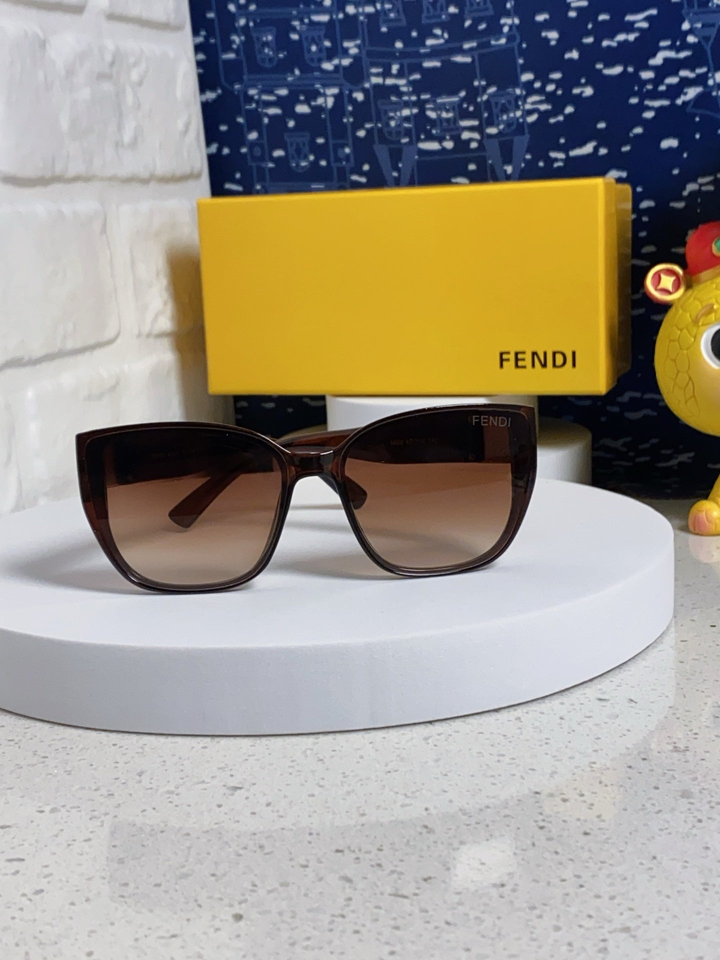 Fendi Polarized Cat-Eye Brown Lens Sunglasses for Men & Women - detail image 2
