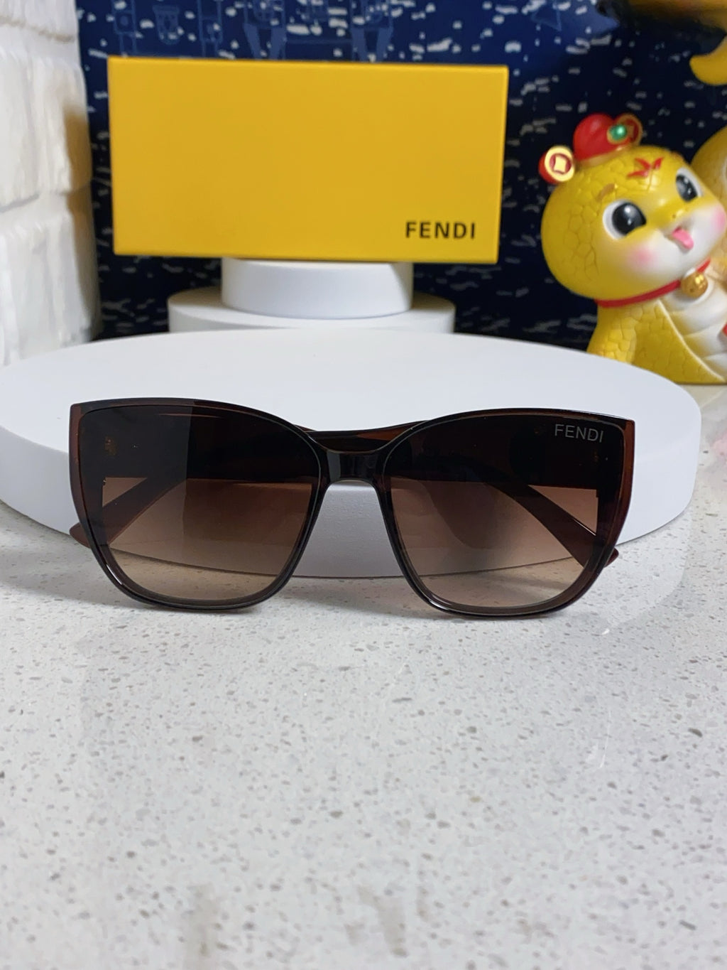 Fendi Polarized Cat-Eye Brown Lens Sunglasses for Men & Women - detail image 9