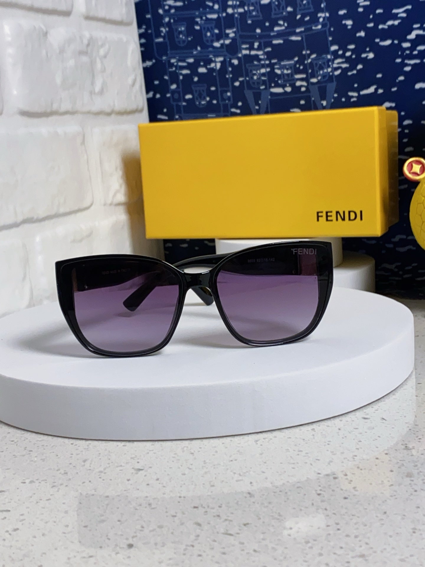 Fendi Polarized Cat-Eye Silver Lens Sunglasses for Men & Women - 449818 - detail image 2