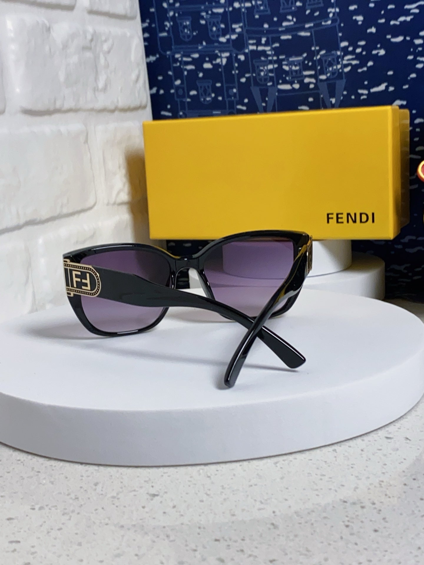 Fendi Polarized Cat-Eye Silver Lens Sunglasses for Men & Women - 416317 - detail image 3