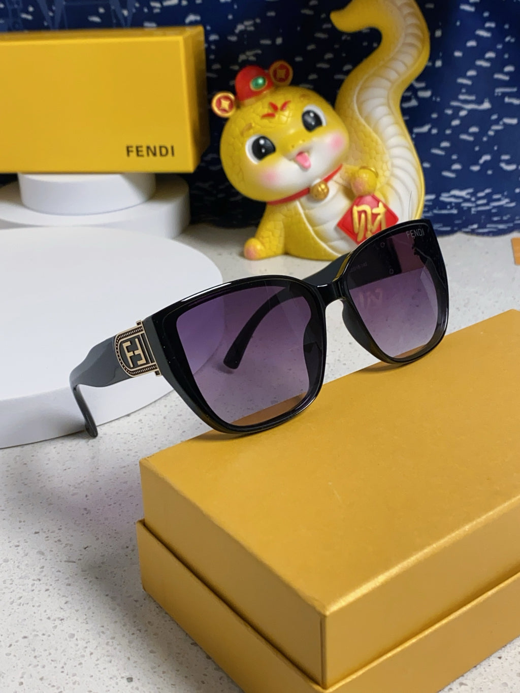 Fendi Polarized Cat-Eye Silver Lens Sunglasses for Men & Women - 416317 - detail image 10