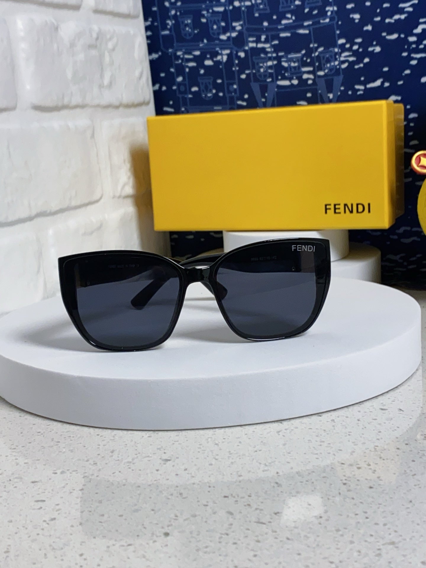 Fendi Polarized Cat-Eye Silver Lens Sunglasses for Men & Women - 416318 - detail image 2