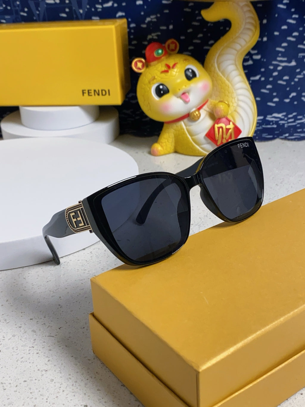 Fendi Polarized Cat-Eye Silver Lens Sunglasses for Men & Women - detail image 9