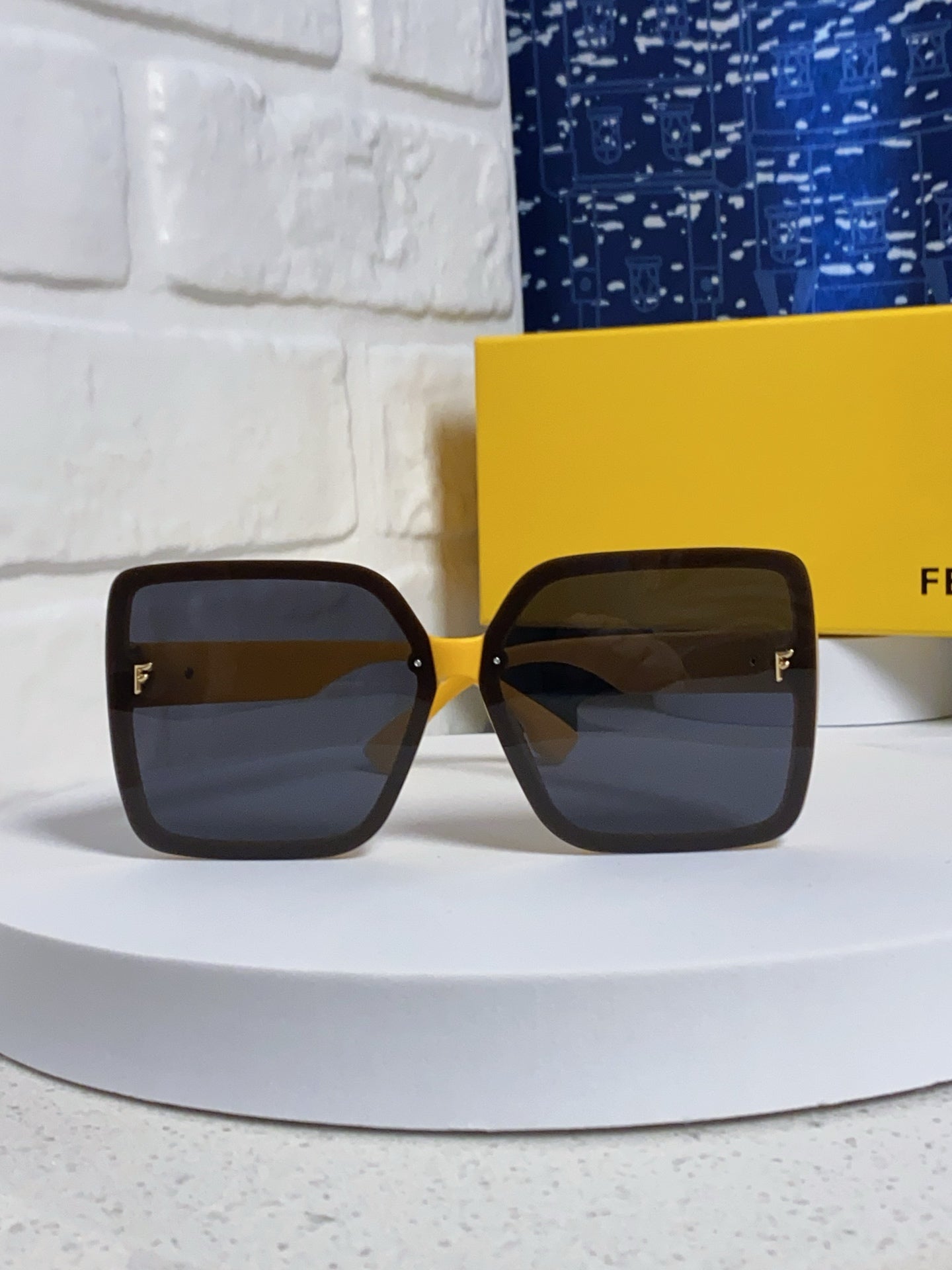 Fendi Oversized Gray Lens Sunglasses for Women - 466190 - detail image 2