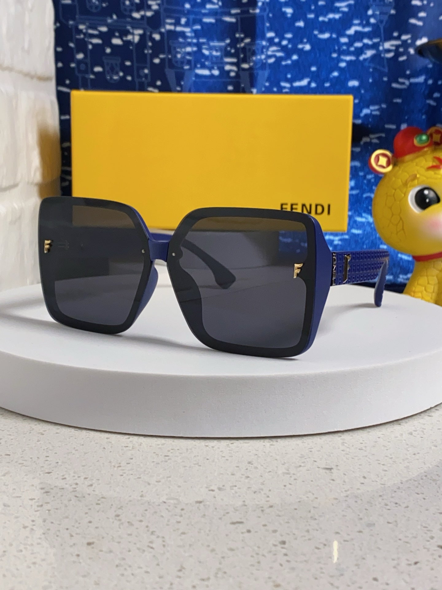 Fendi Oversized Black Lens Sunglasses for Women - 466191