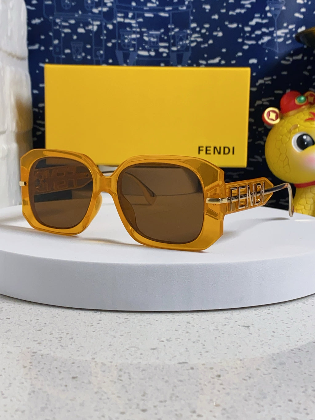 Fendi Oversized Brown Lens Sunglasses for Women - 466210