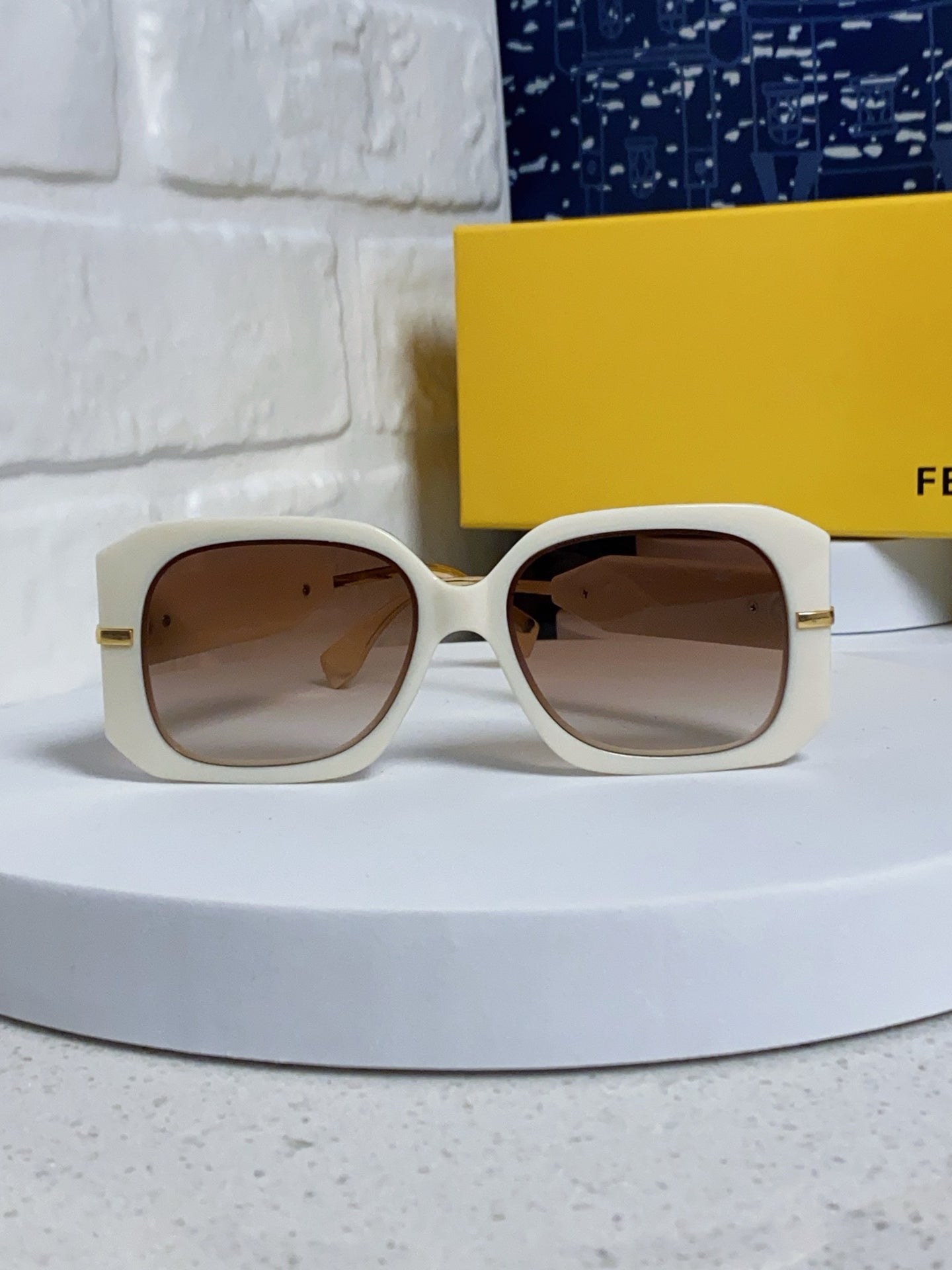 Fendi Oversized Brown Lens Sunglasses for Women - 466211 - detail image 2