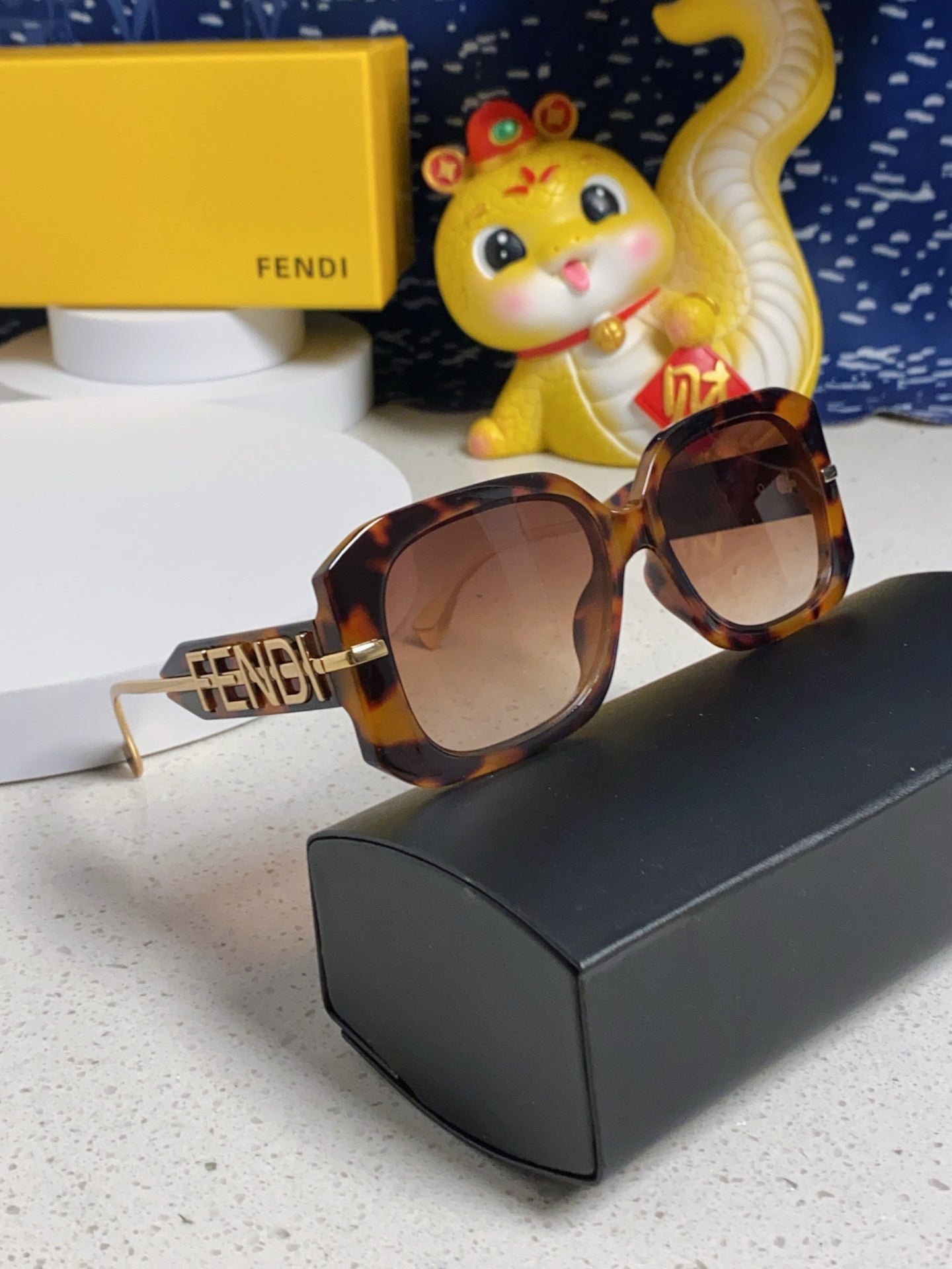 Fendi Oversized Brown Lens Sunglasses for Women - detail image 8