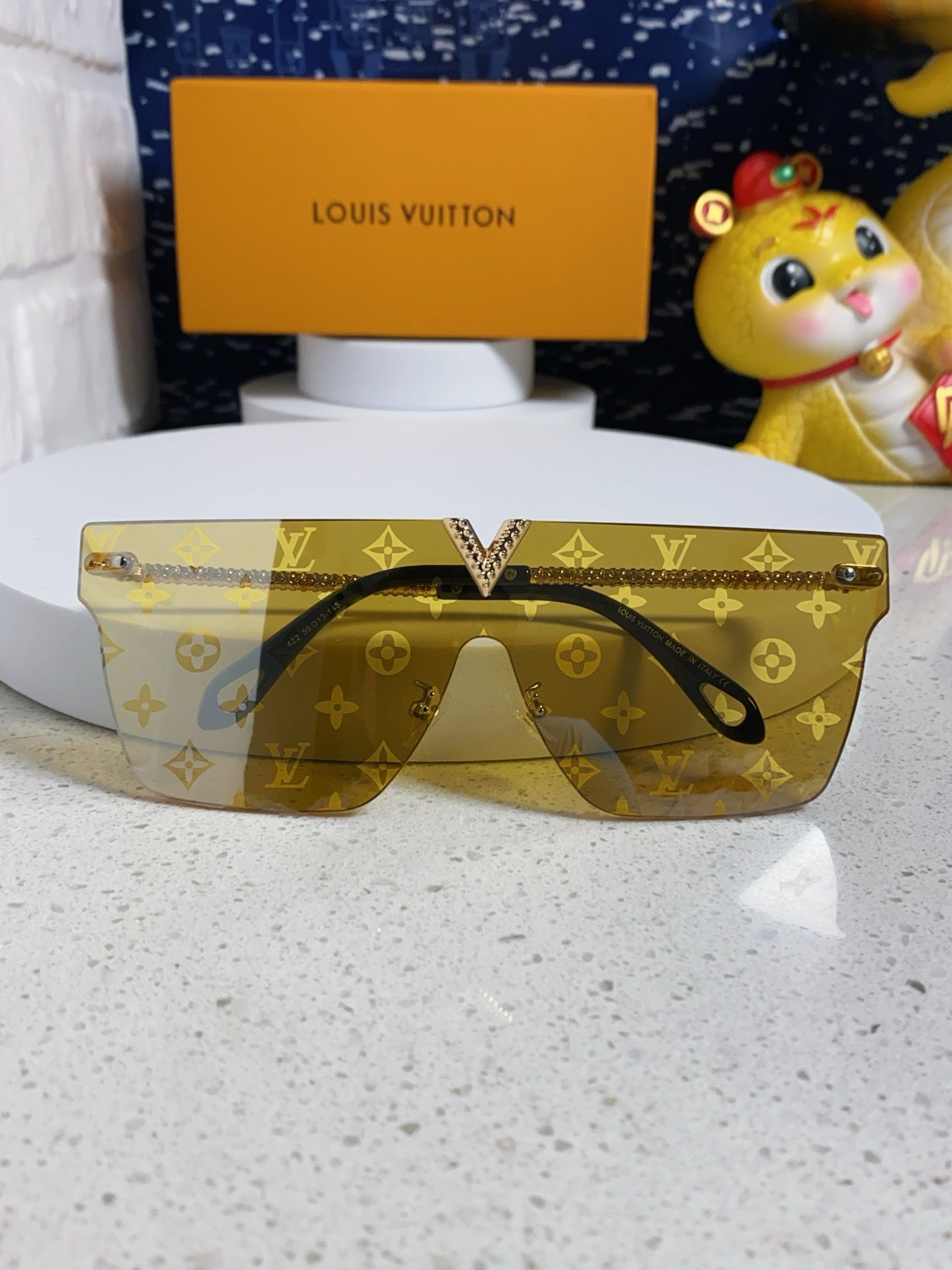 Louis Vuitton Fashion Gold Lens Sunglasses for Men & Women - 493050 - detail image 9